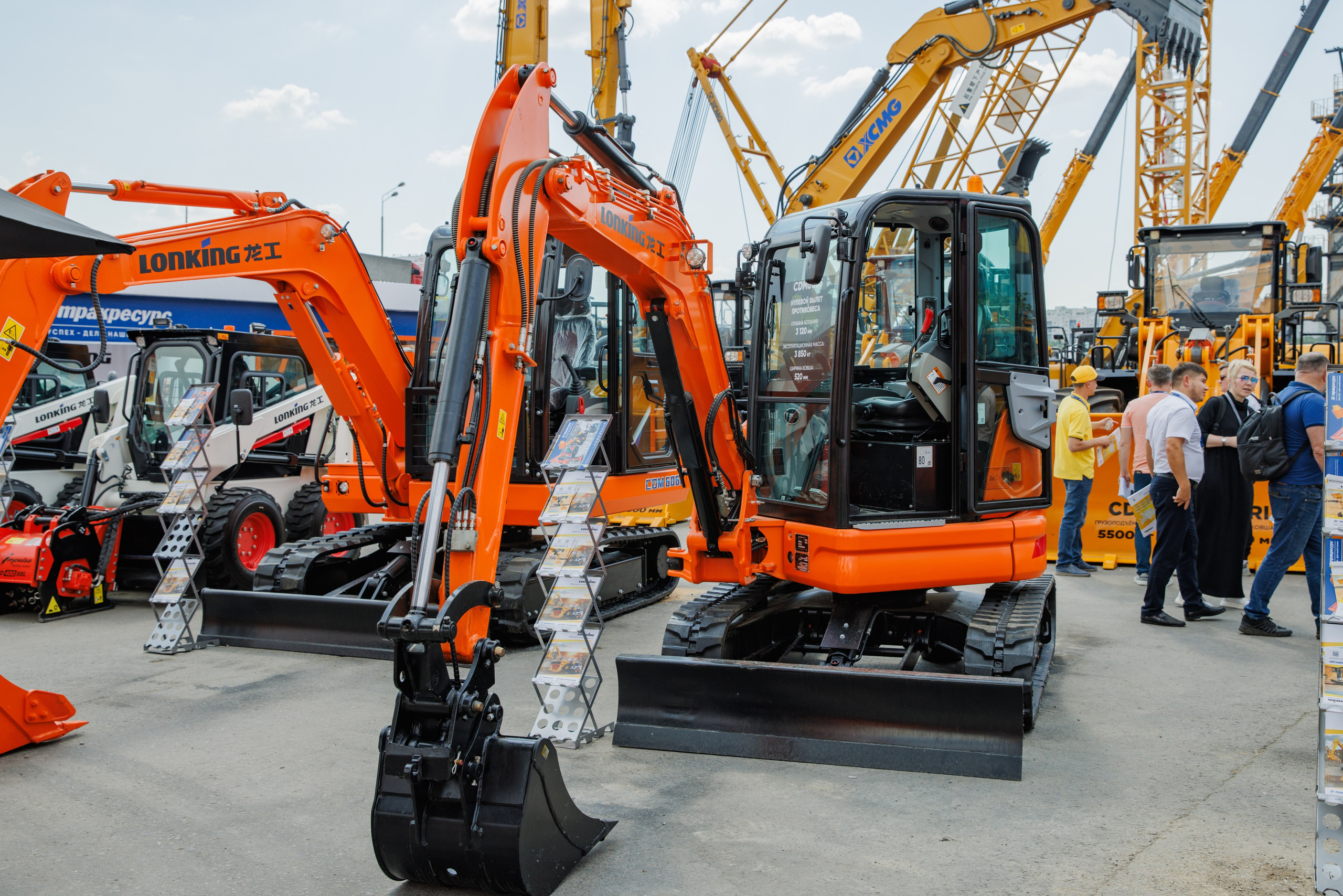 Выставка Спец. Техники. Фотограф Москва Шептаев Артём