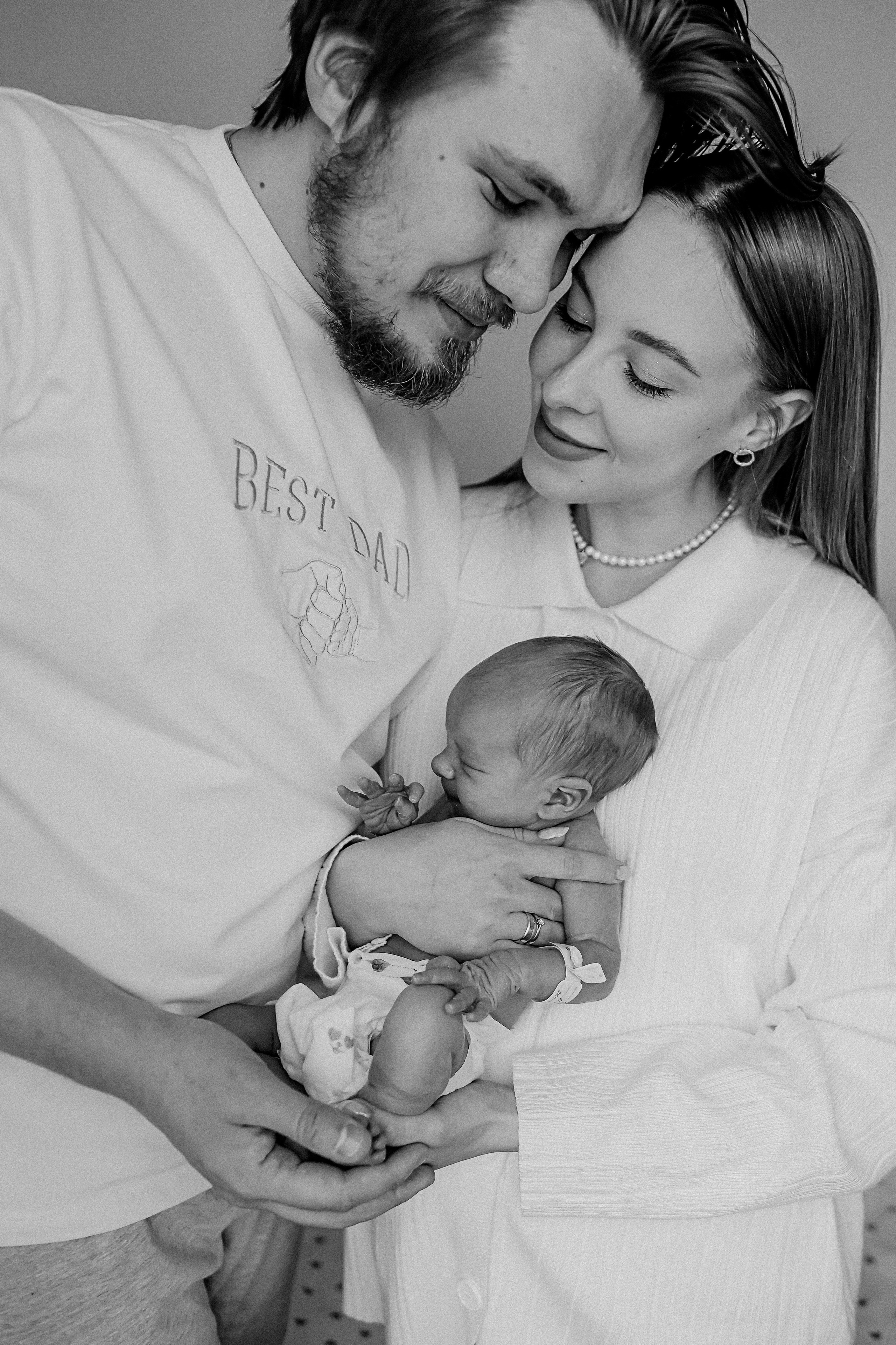 Выписка палата+внизу ПЦЭ. Семейный фотограф Тюмень, фотограф на роды Салмина Мария