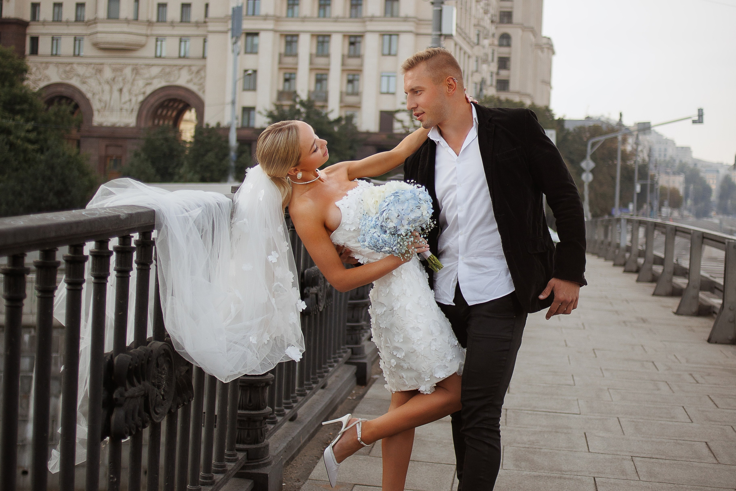 На мопеде Даша и Леша. Марковкина КрисТина