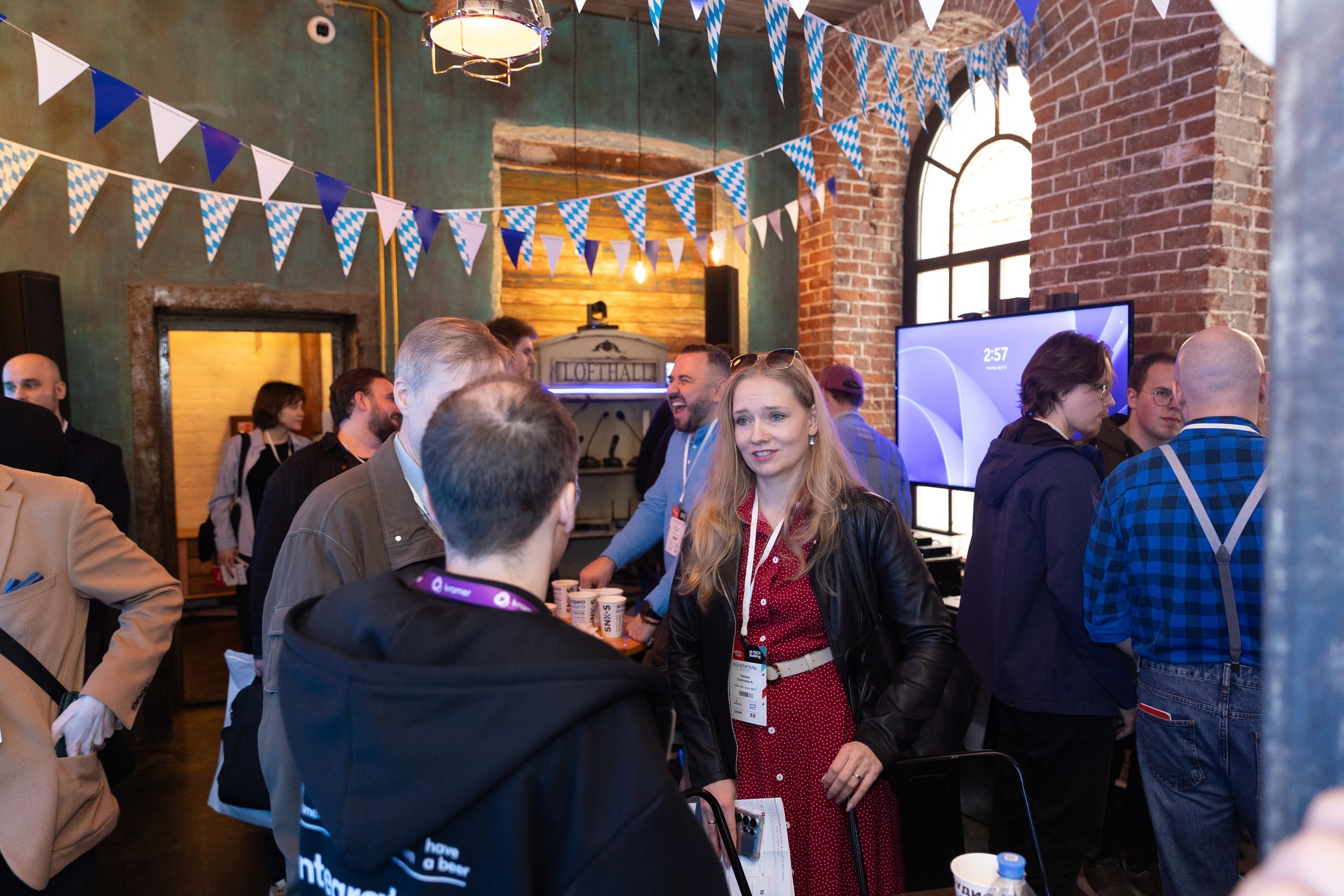 Hi-Tech Building 2025. Свадебный и семейный фотограф