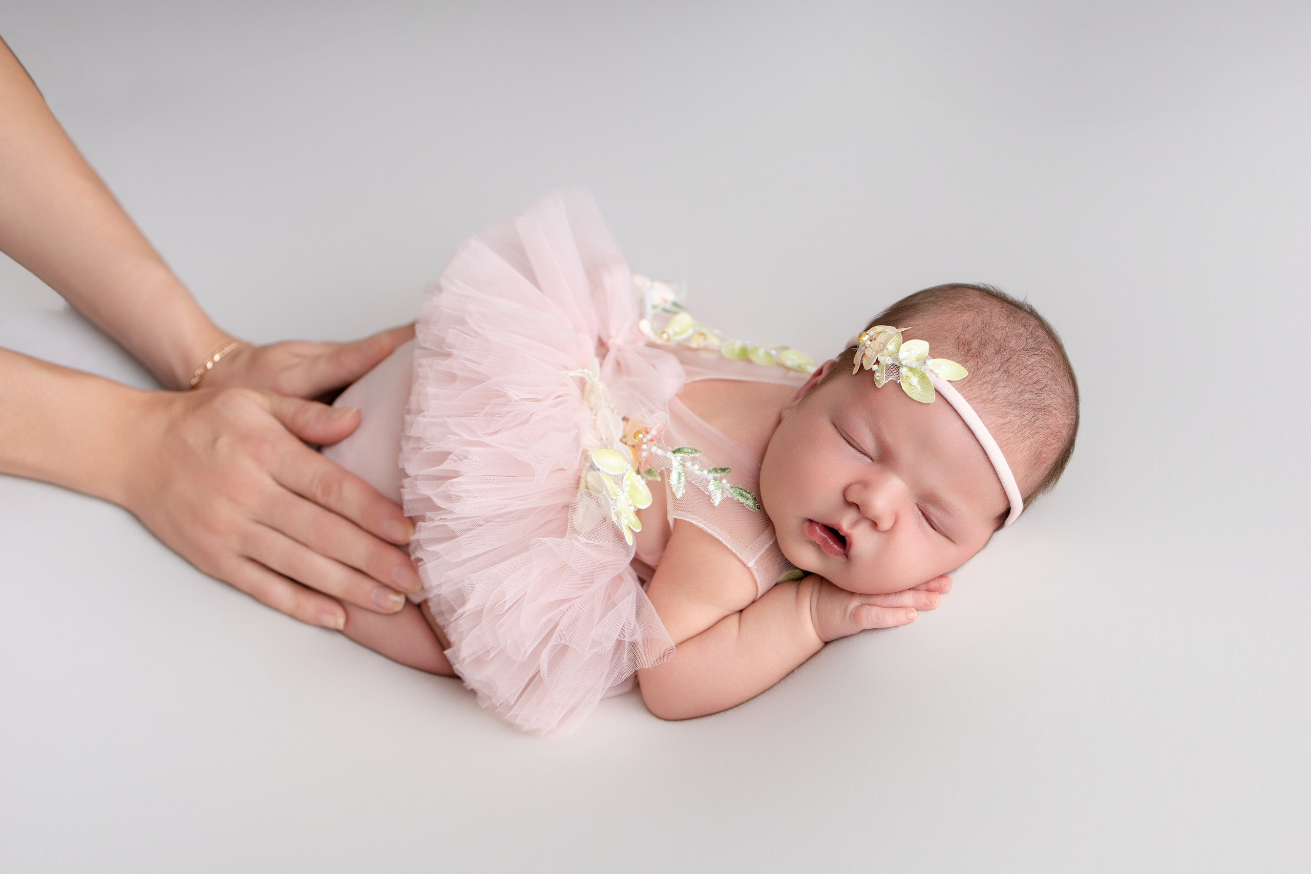 Арина 6 дней. Фотограф новорождённых Newborn Москва