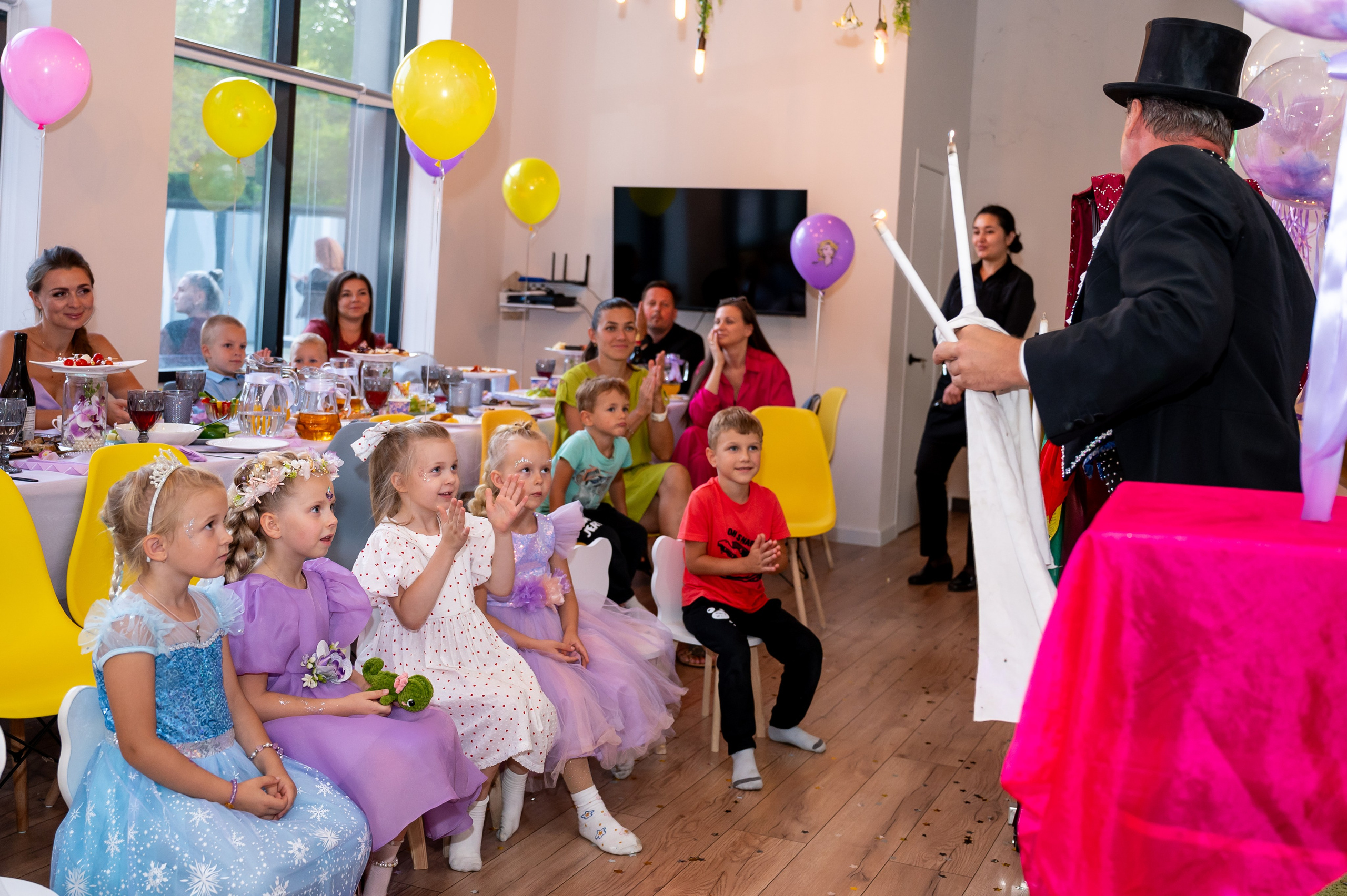 ДР в лофте с фокусником