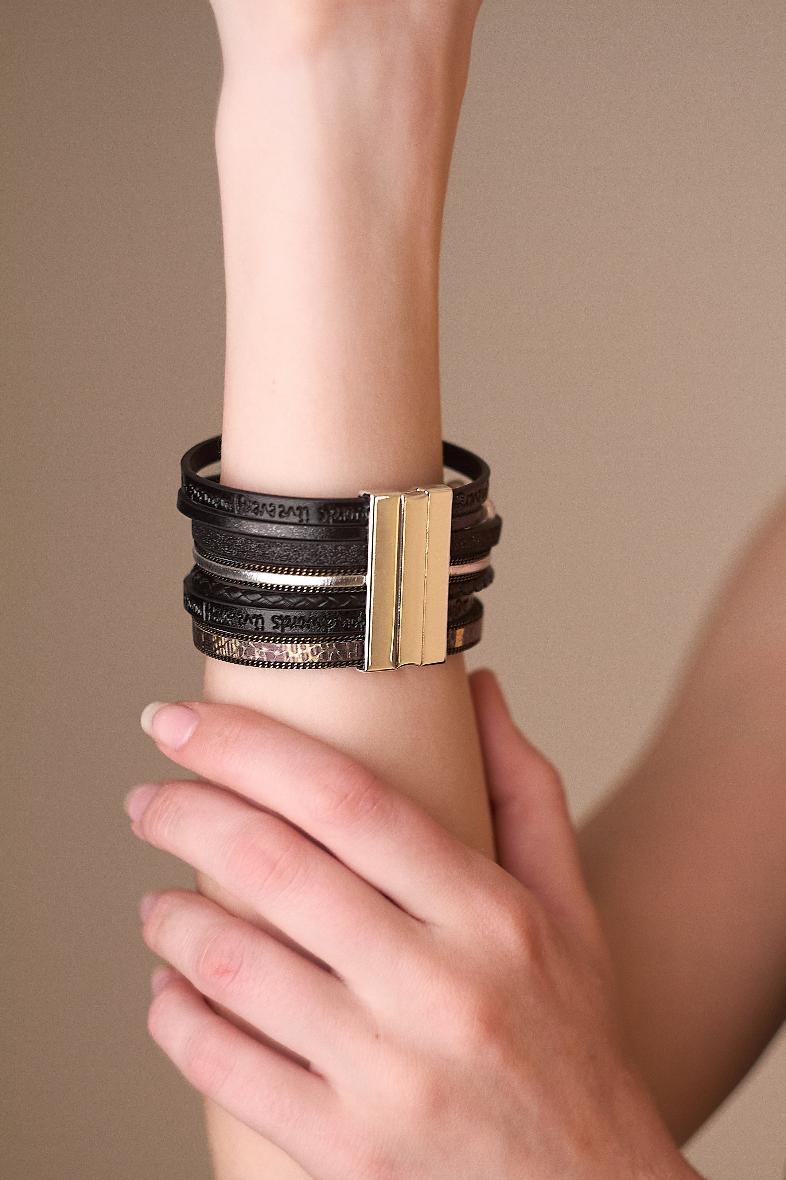 Браслеты WB. Фотограф Мероприятий Новосибирск