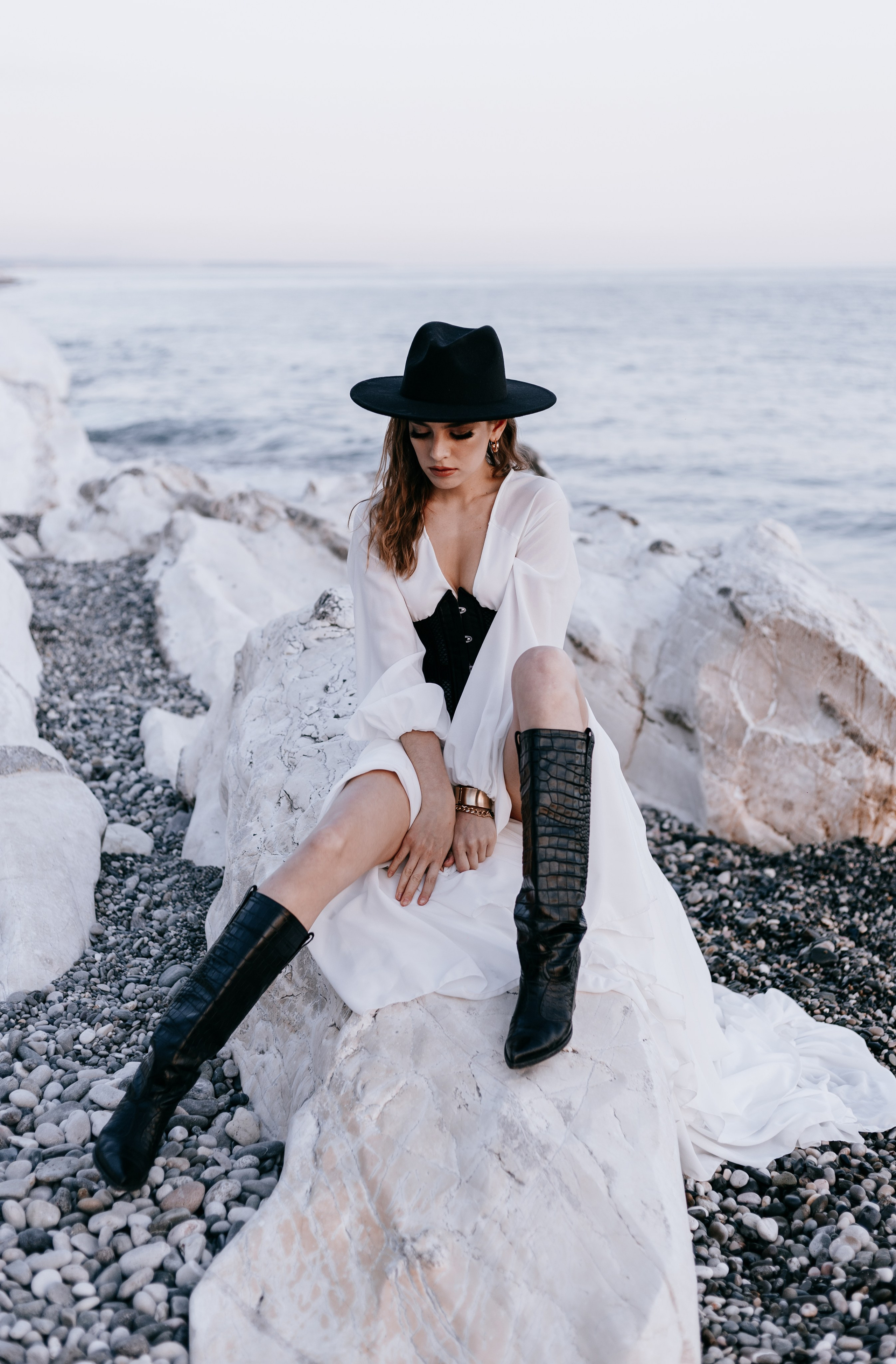 На белых скалах. Photographer Victoria Slavnova