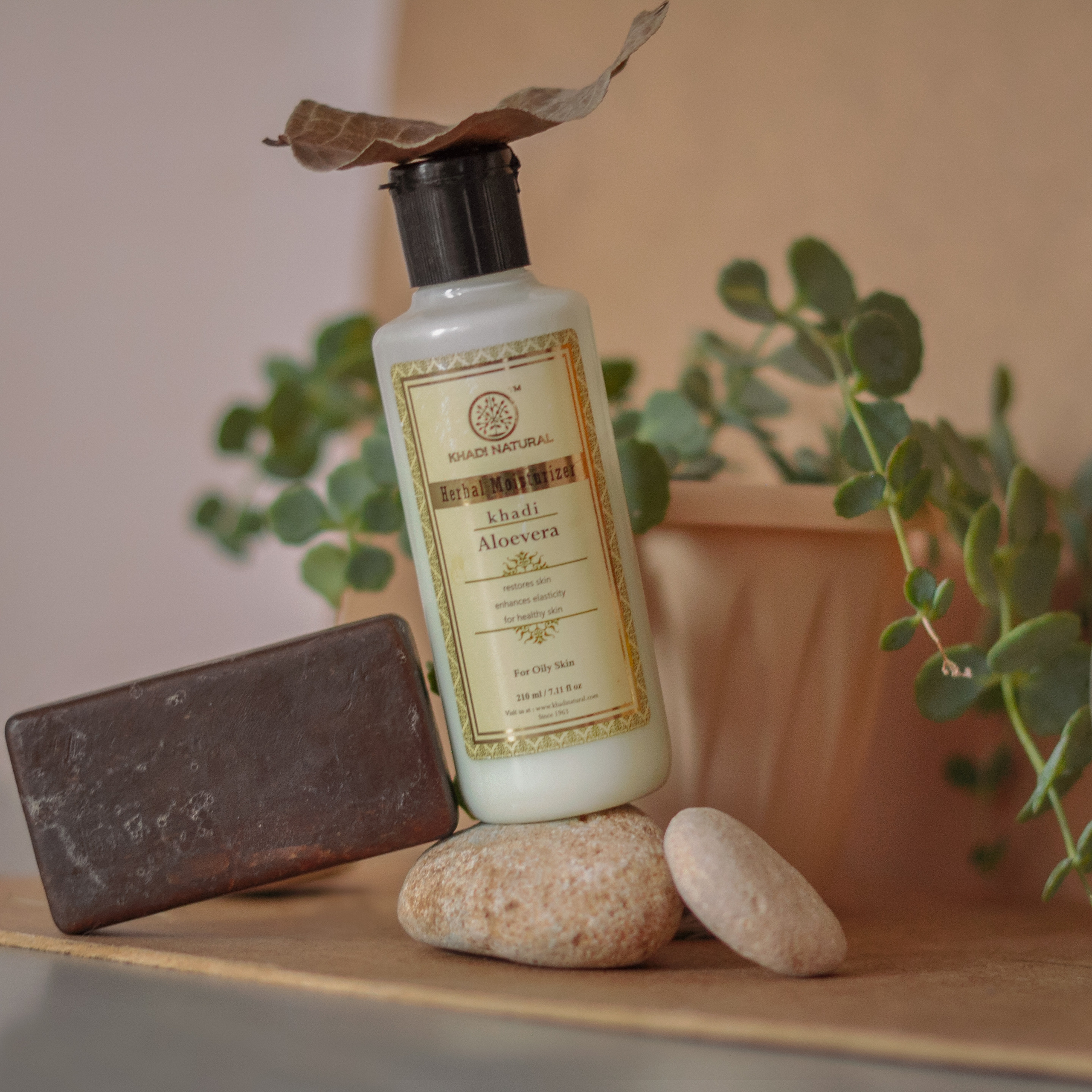 Предметная фотография косметика. Фотограф и художник Kerry Moore