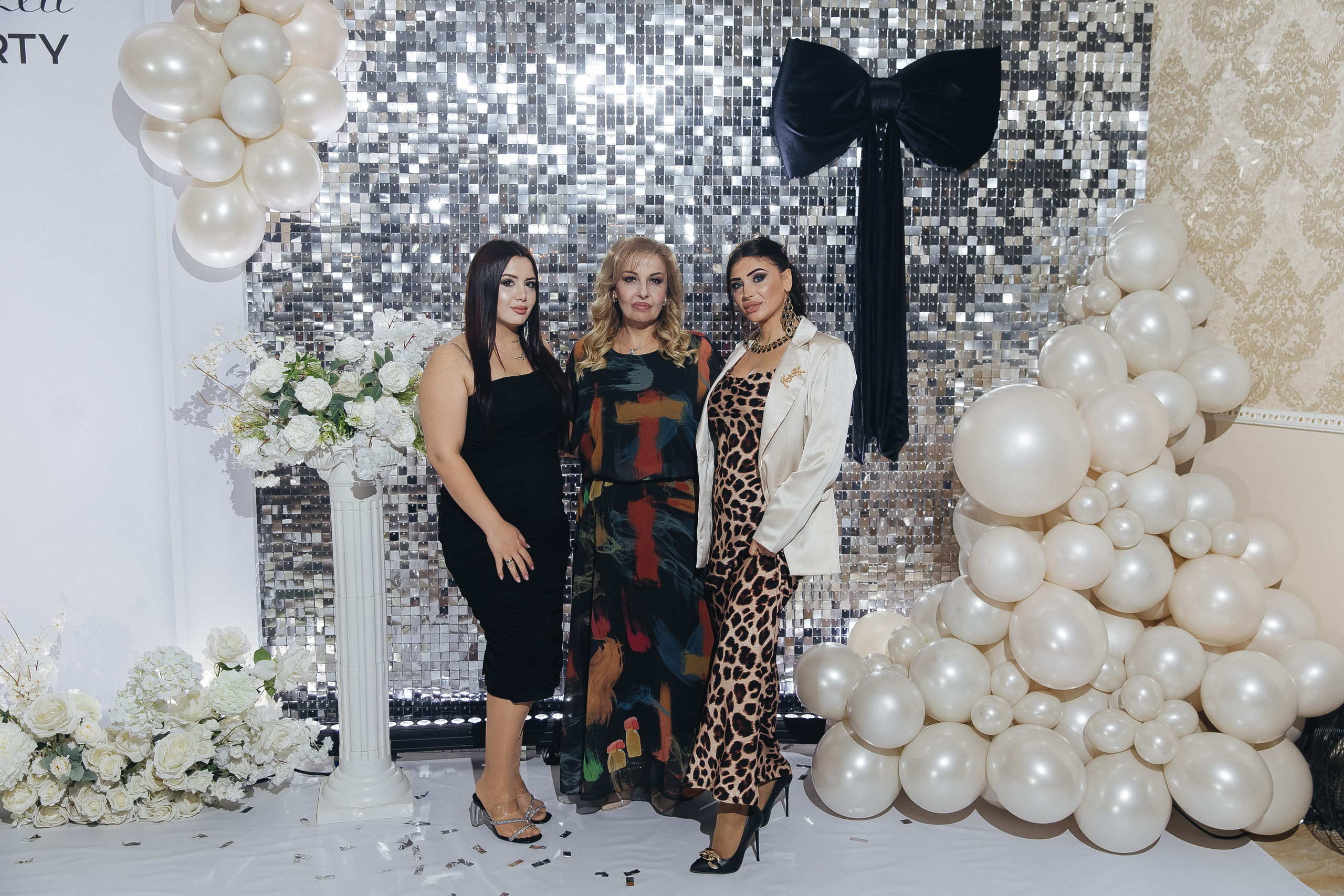 Ани и Назели. 35&5 День рождения, «Янтарь». Фотограф в Красноярске Надежда Воскресенская