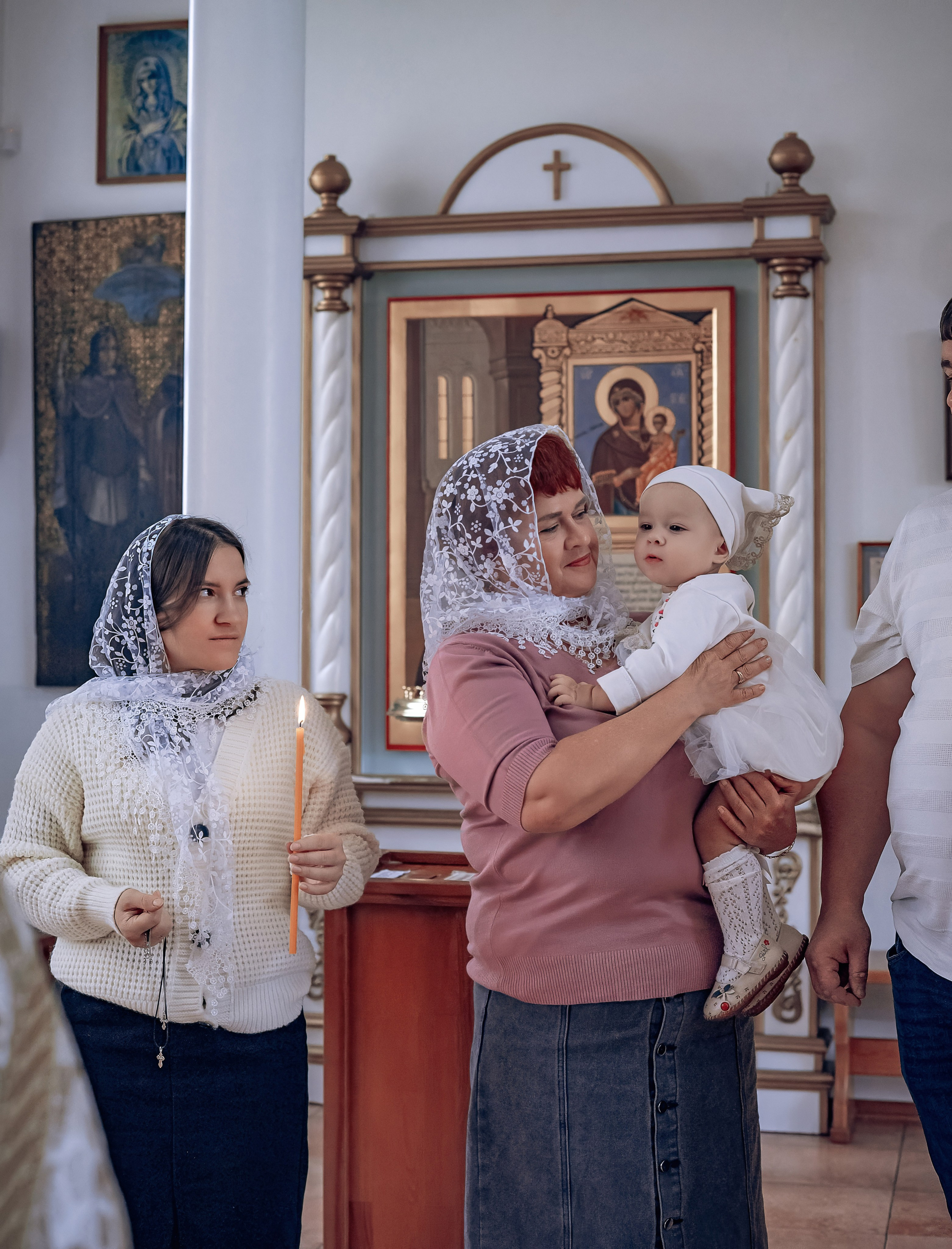 Крещение Алины в Трехсвятительской церкви Красноярск. Фотографы крещения/венчания  Красноярск Татьяна и Вячеслав Переваловы