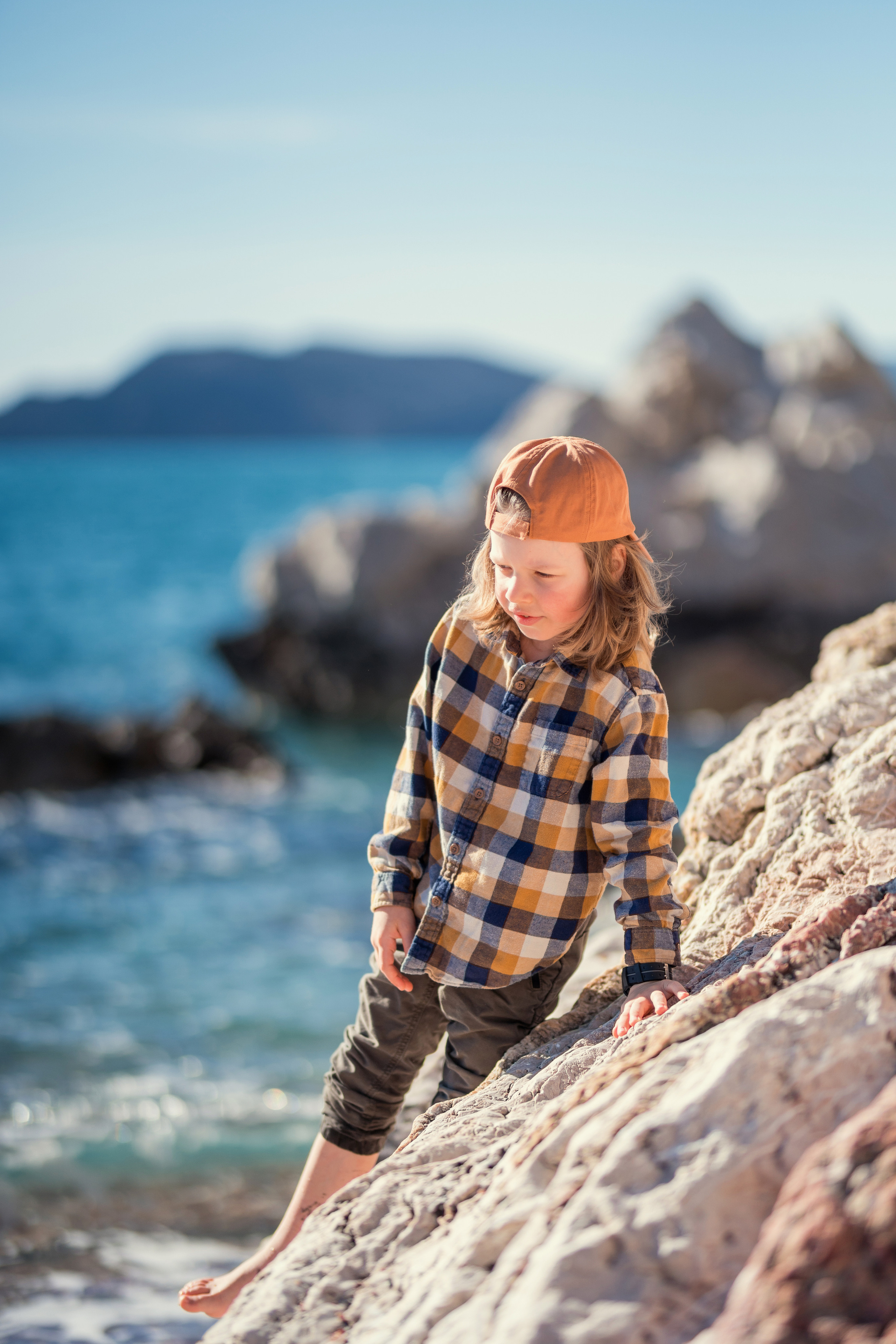 Фотосессия ребенка играющего на пляже Милочер в Черногории. Катя Халдеева Фотограф Саратов