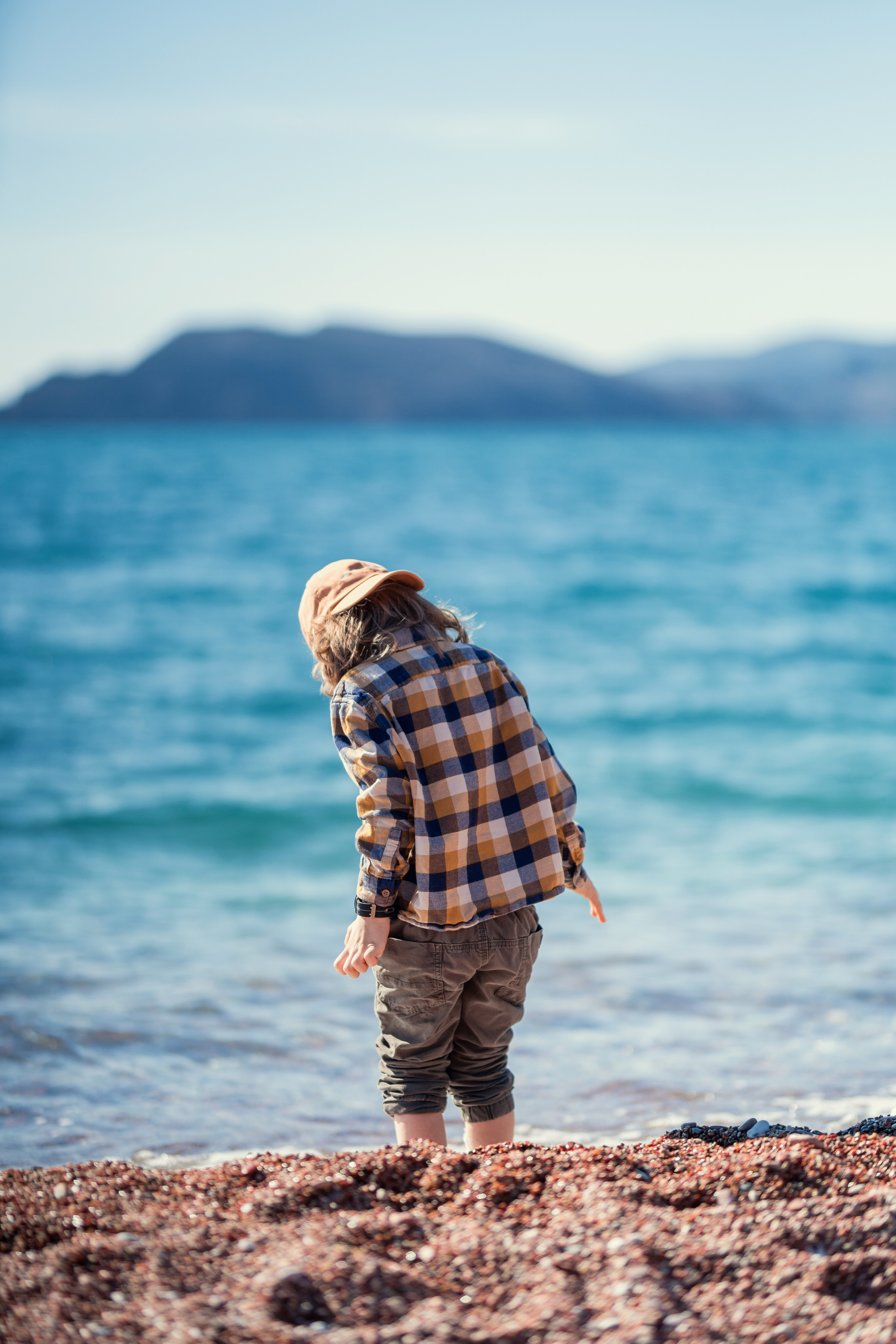 Фотосессия ребенка играющего на пляже Милочер в Черногории. Катя Халдеева Фотограф Саратов