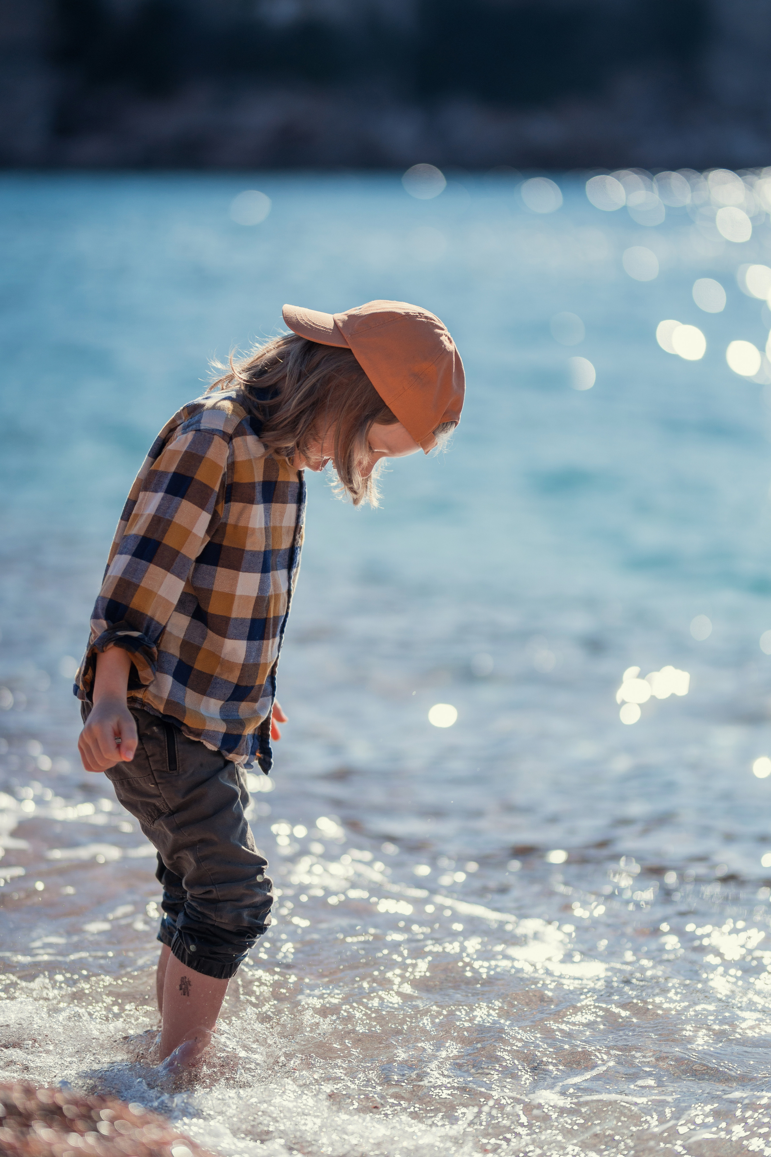 Фотосессия ребенка играющего на пляже Милочер в Черногории. Катя Халдеева Фотограф Саратов