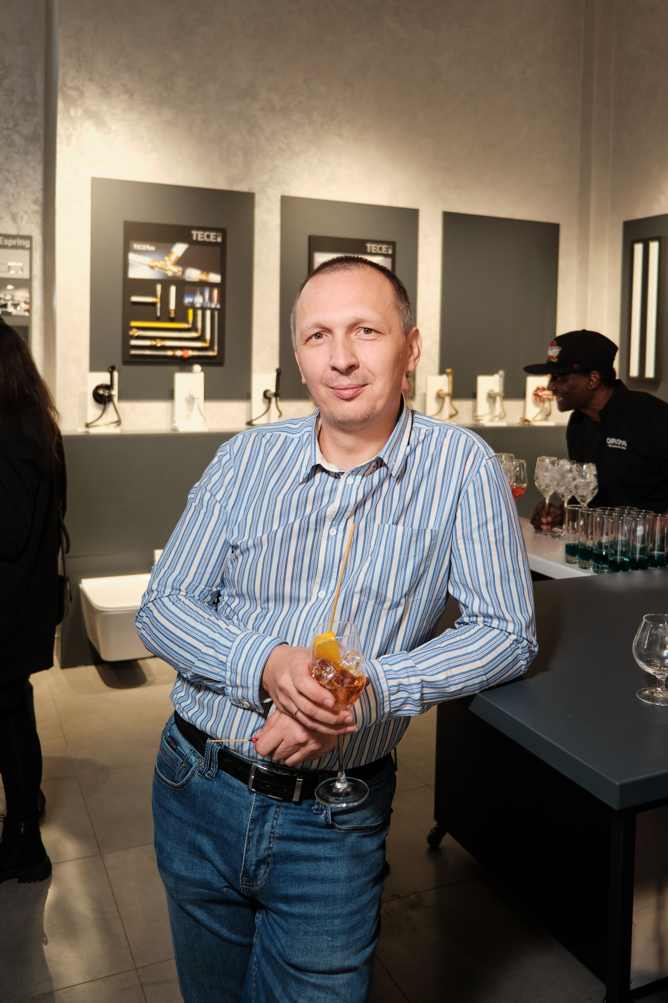 Открытие салона 100 градусов. Антон Ив