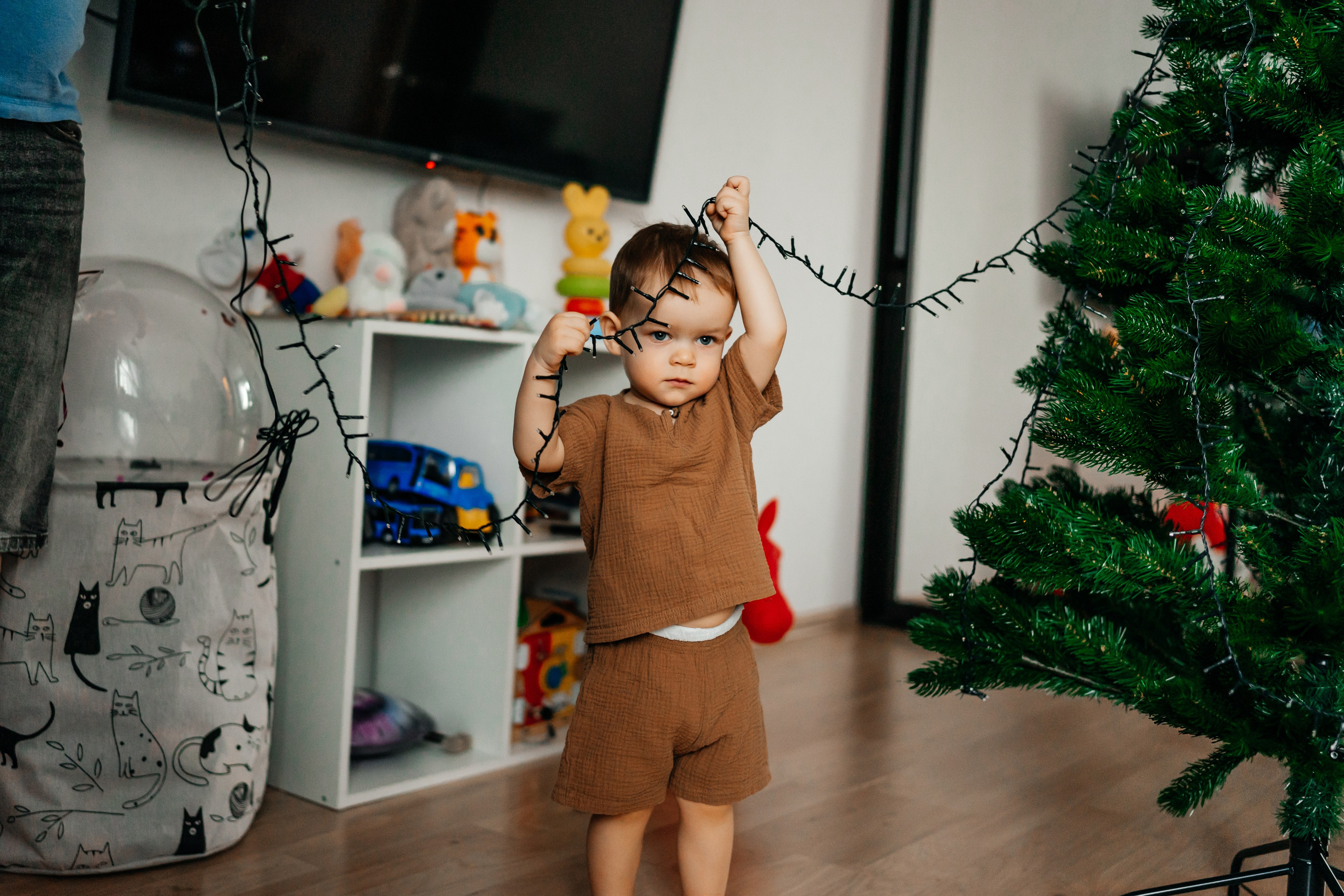 Украшаем ёлочку. Малыш Костя. Семейный фотограф в Москве Ирина Жур