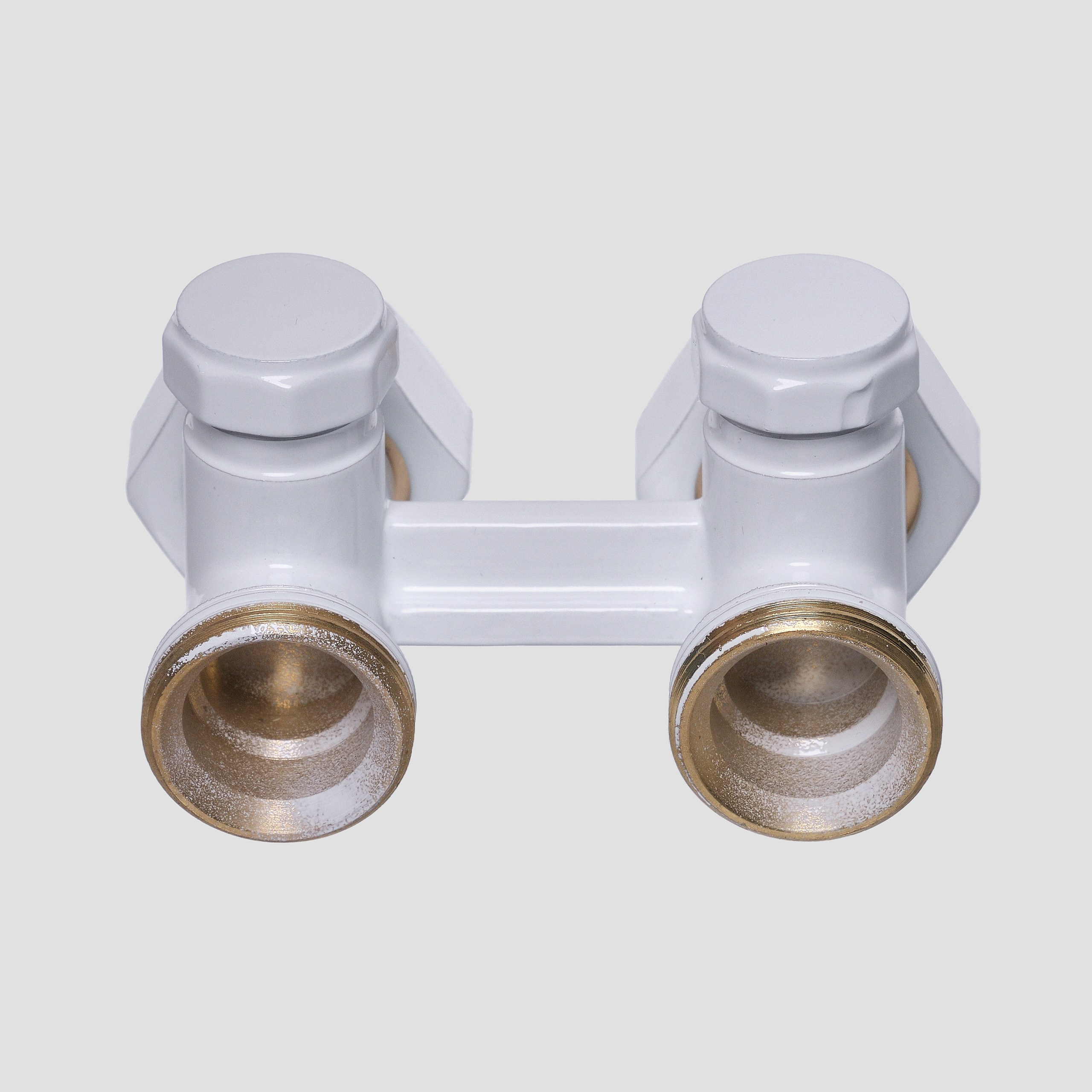 Предметные фотографии регуляторов и нагревателей для отопительных приборов