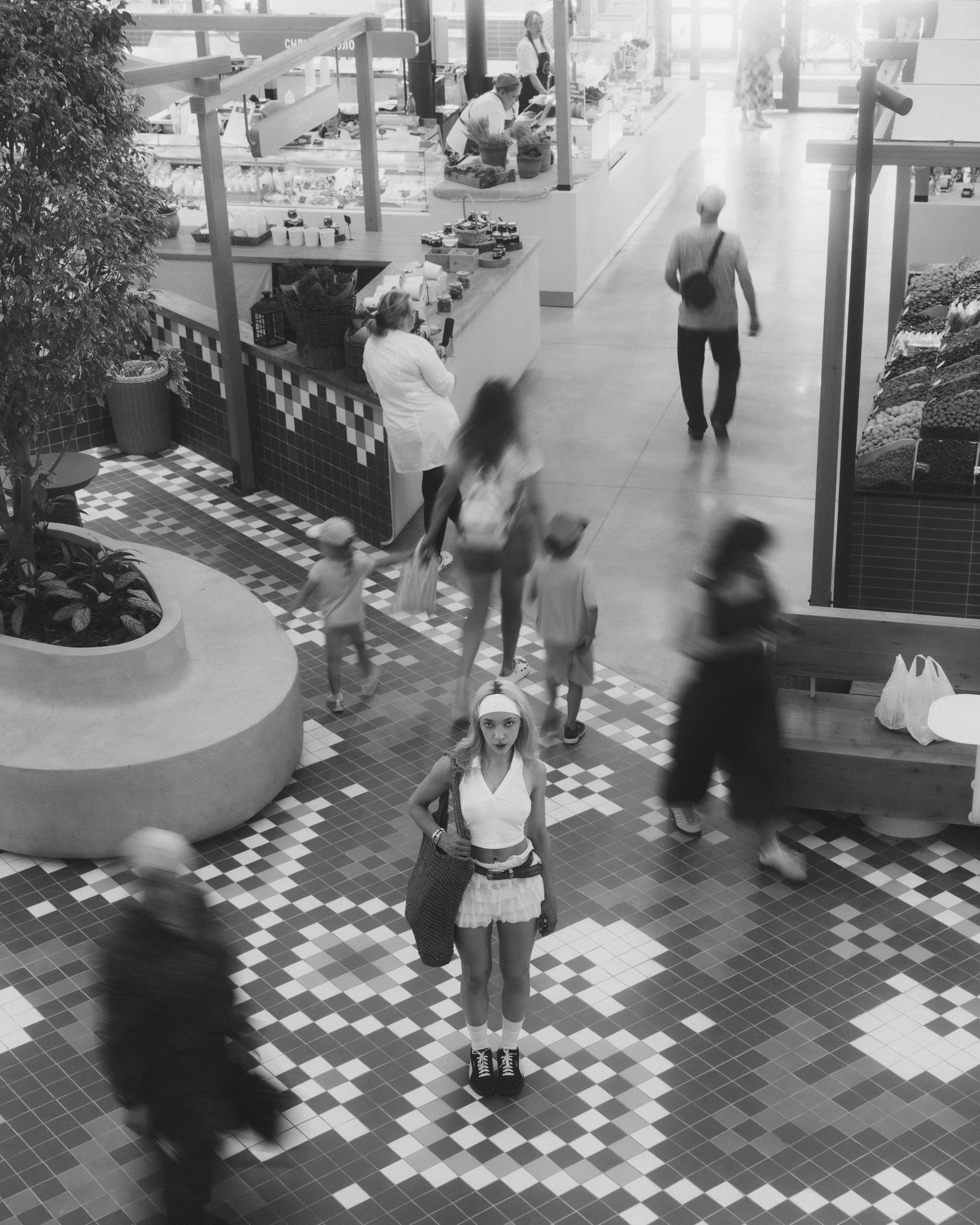 Фотосессия с Аленой около и внутри московского рынка в Казани