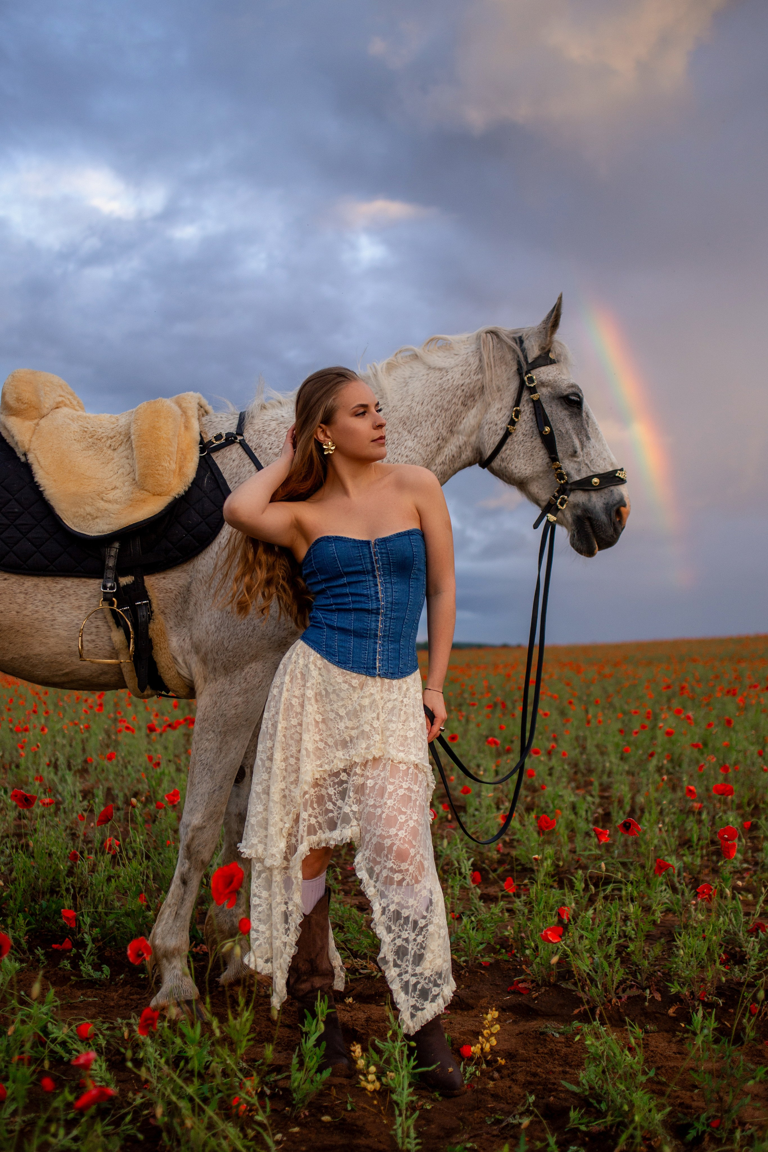 Фотосессия в маковых полях