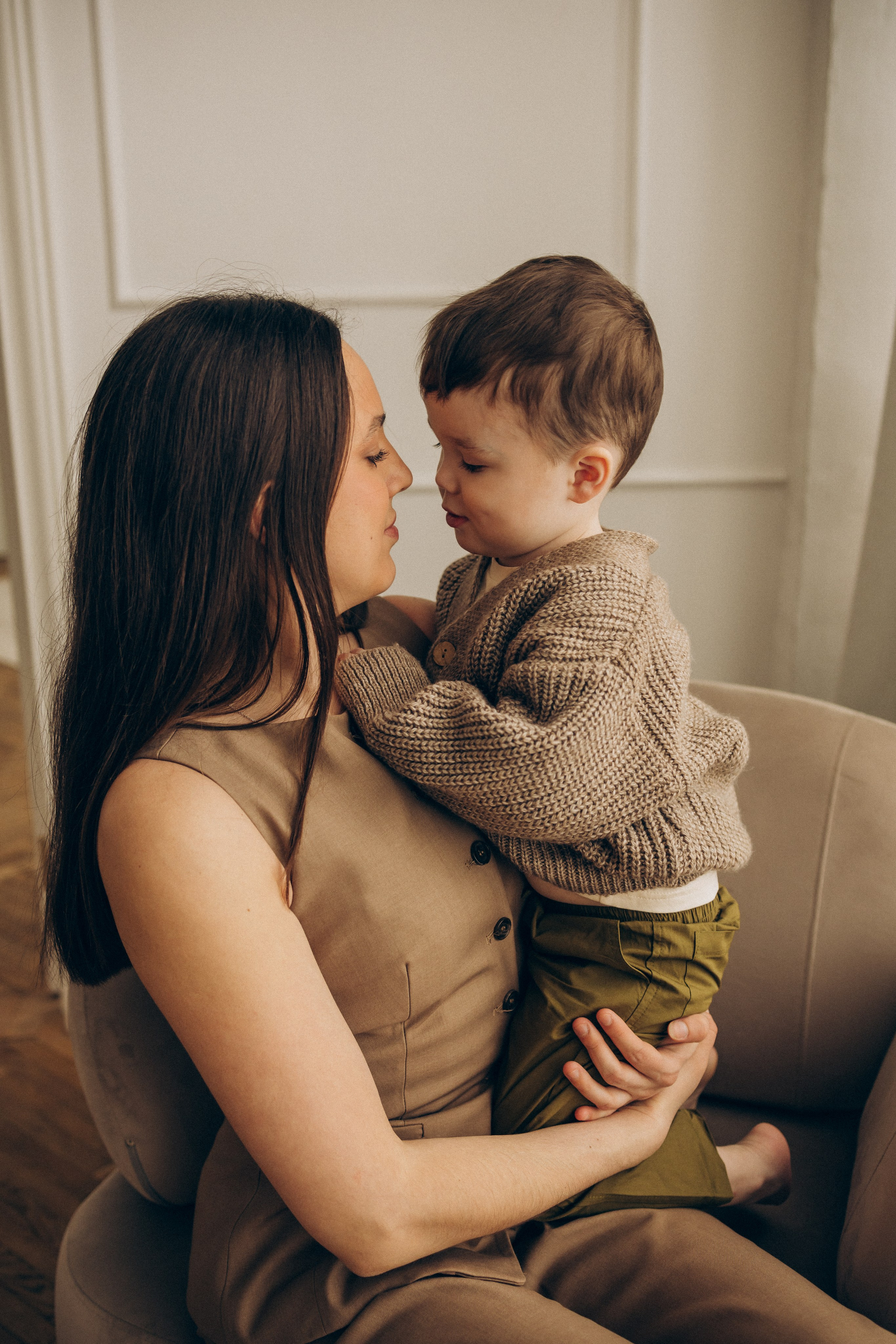 Семейная фотосессия Москва, семейный фотограф в Москве, семейная фотосессия, детский фотограф, семейная фотосессия в студии, фотосессия мама и сын
