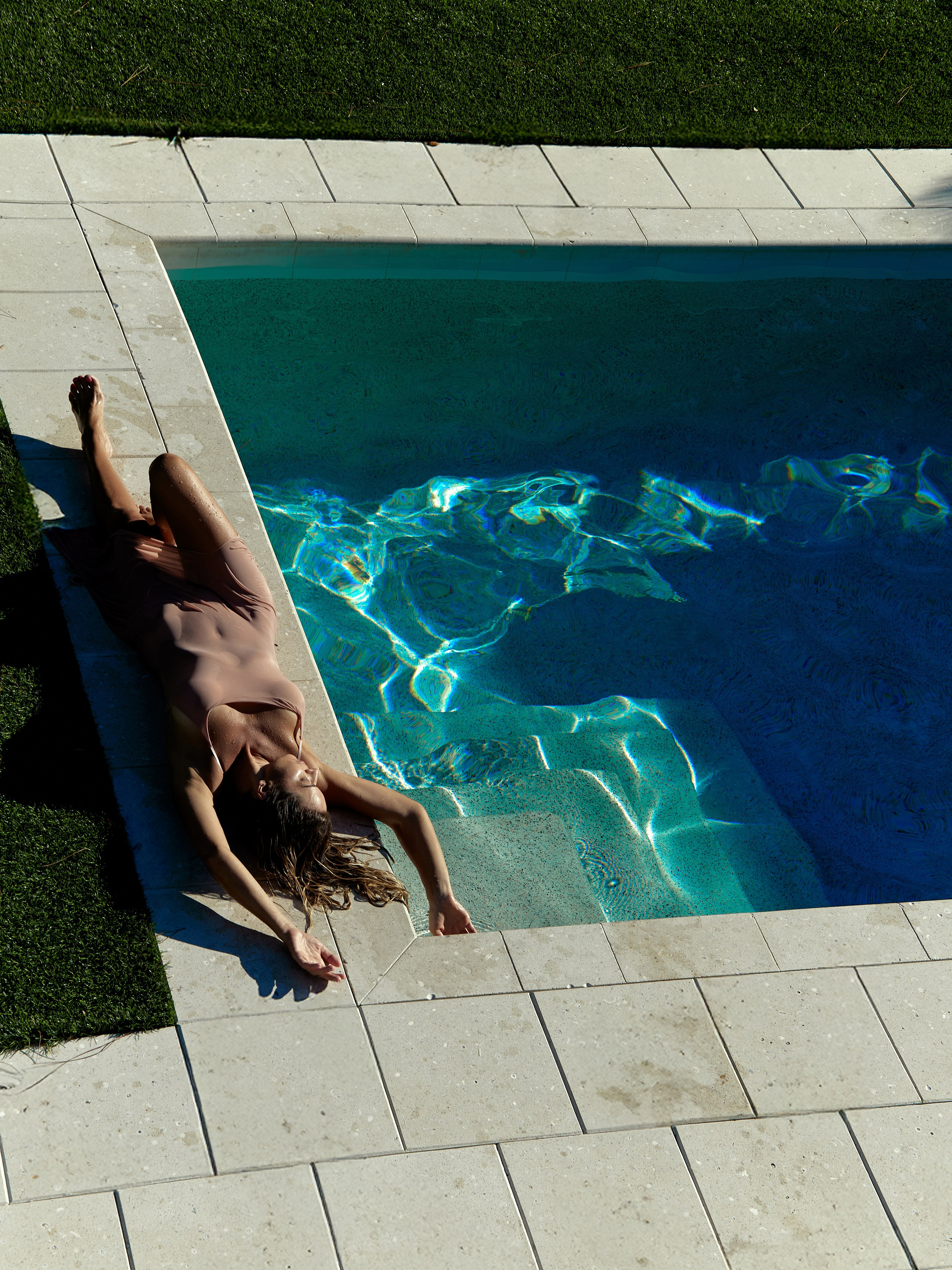 THE LAST RESORT. Yulia Otroschenko