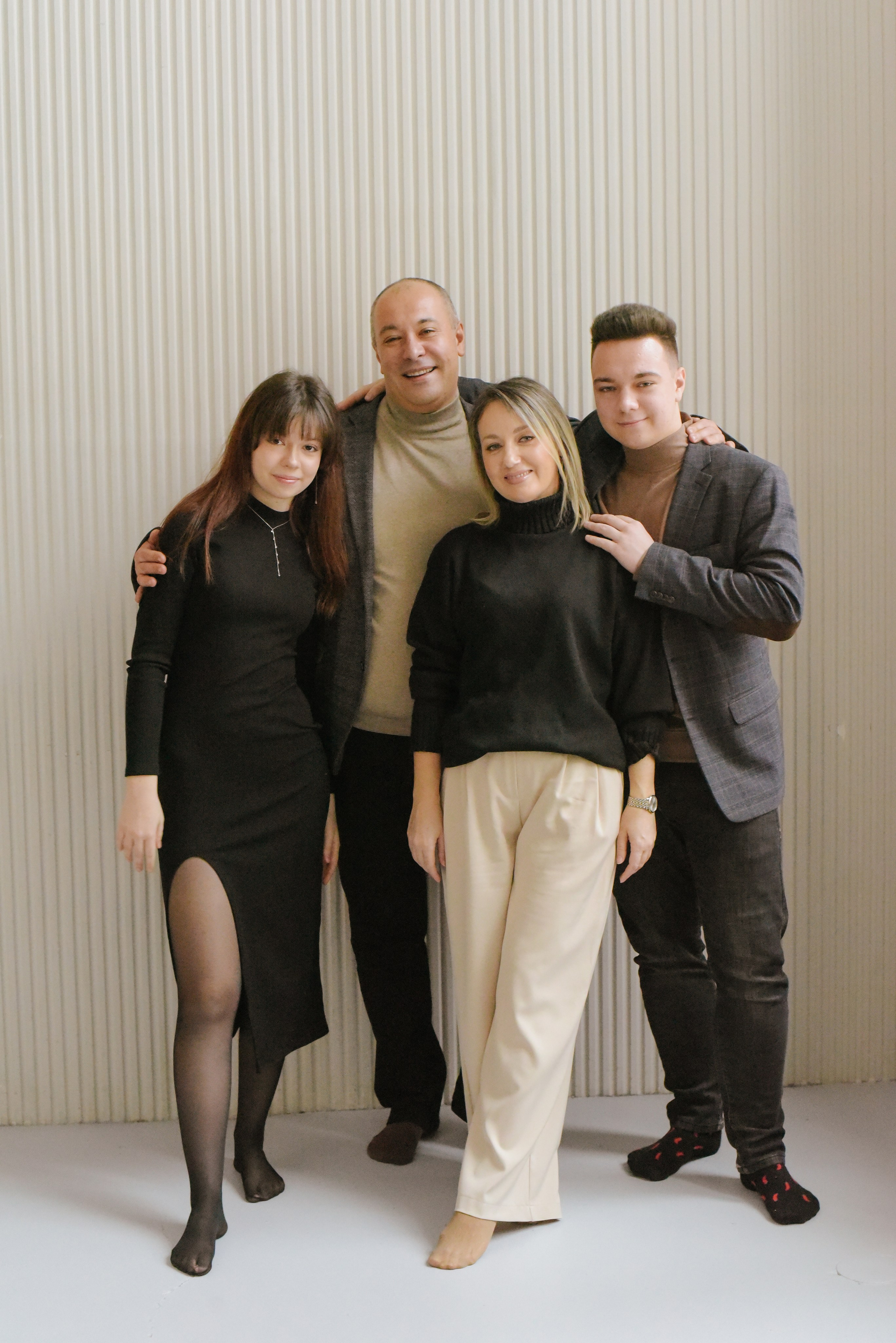 Молодые родители и взрослые дети. Фотограф Лола Волна, город Москва