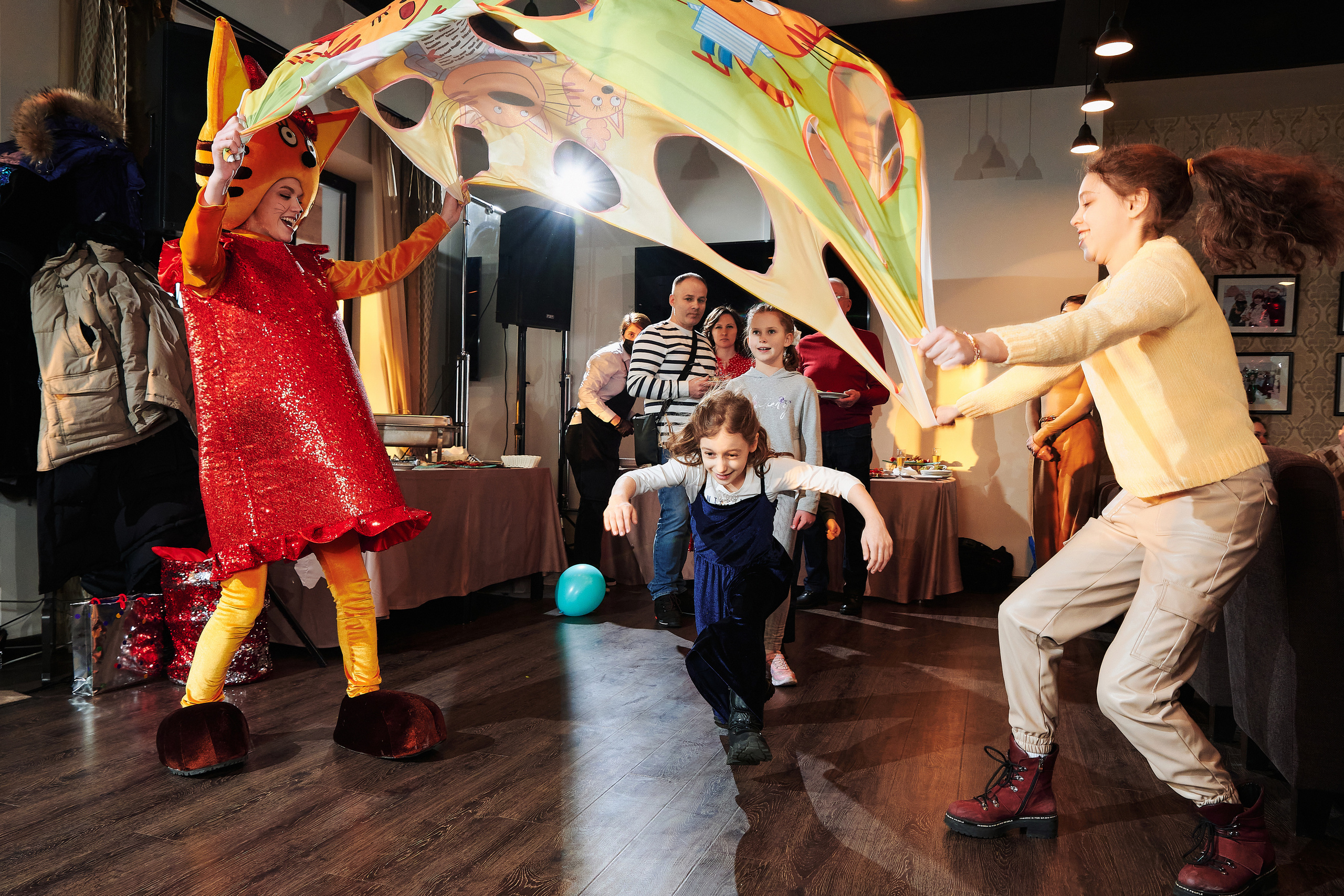 Репортажная фотосъёмка детских праздников. Фоторепортаж детские праздники. Репортажный детский фотограф Георгий Коненков. Goganaft goganaft.ru 