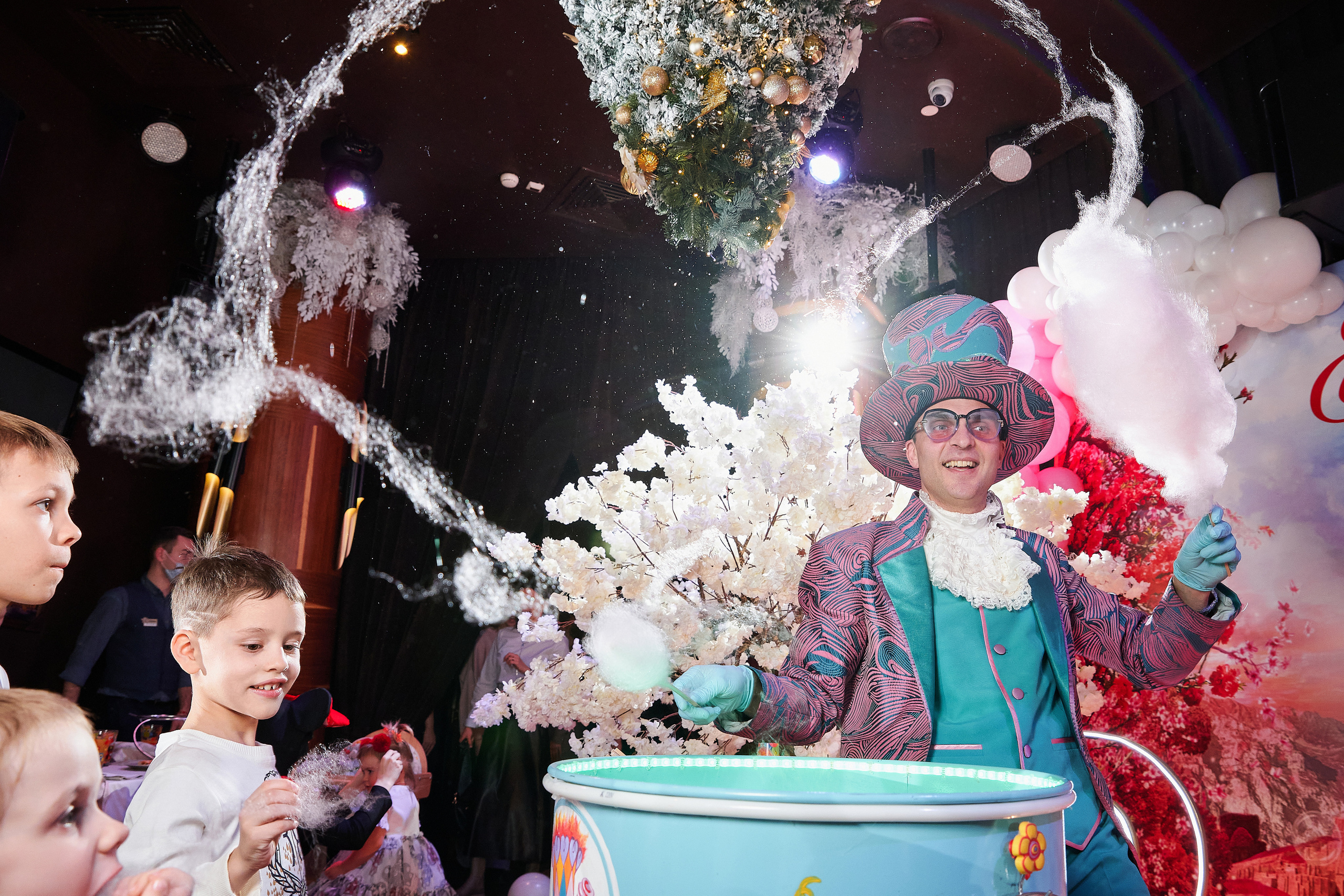 Фоторепортаж детские праздники. Репортажный детский фотограф Георгий Коненков. Goganaft goganaft.ru Шоу сладкой ваты