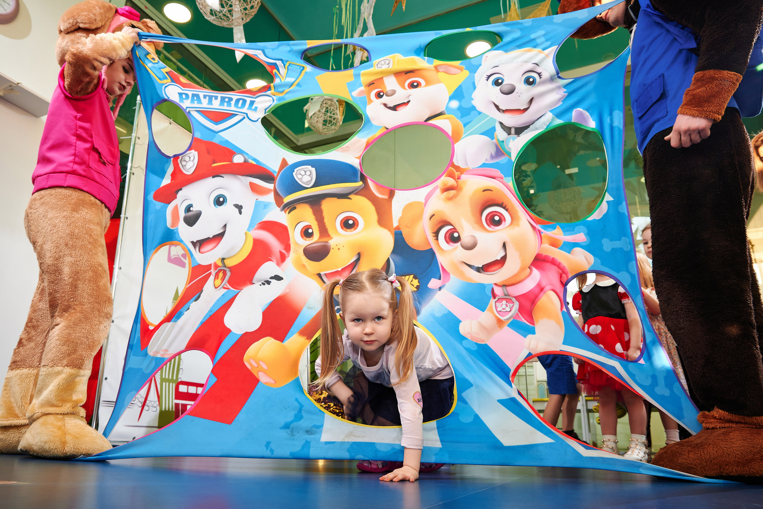 Репортажная фотосъёмка детских праздников. Фоторепортаж детские праздники. Репортажный детский фотограф Георгий Коненков. Goganaft goganaft.ru 