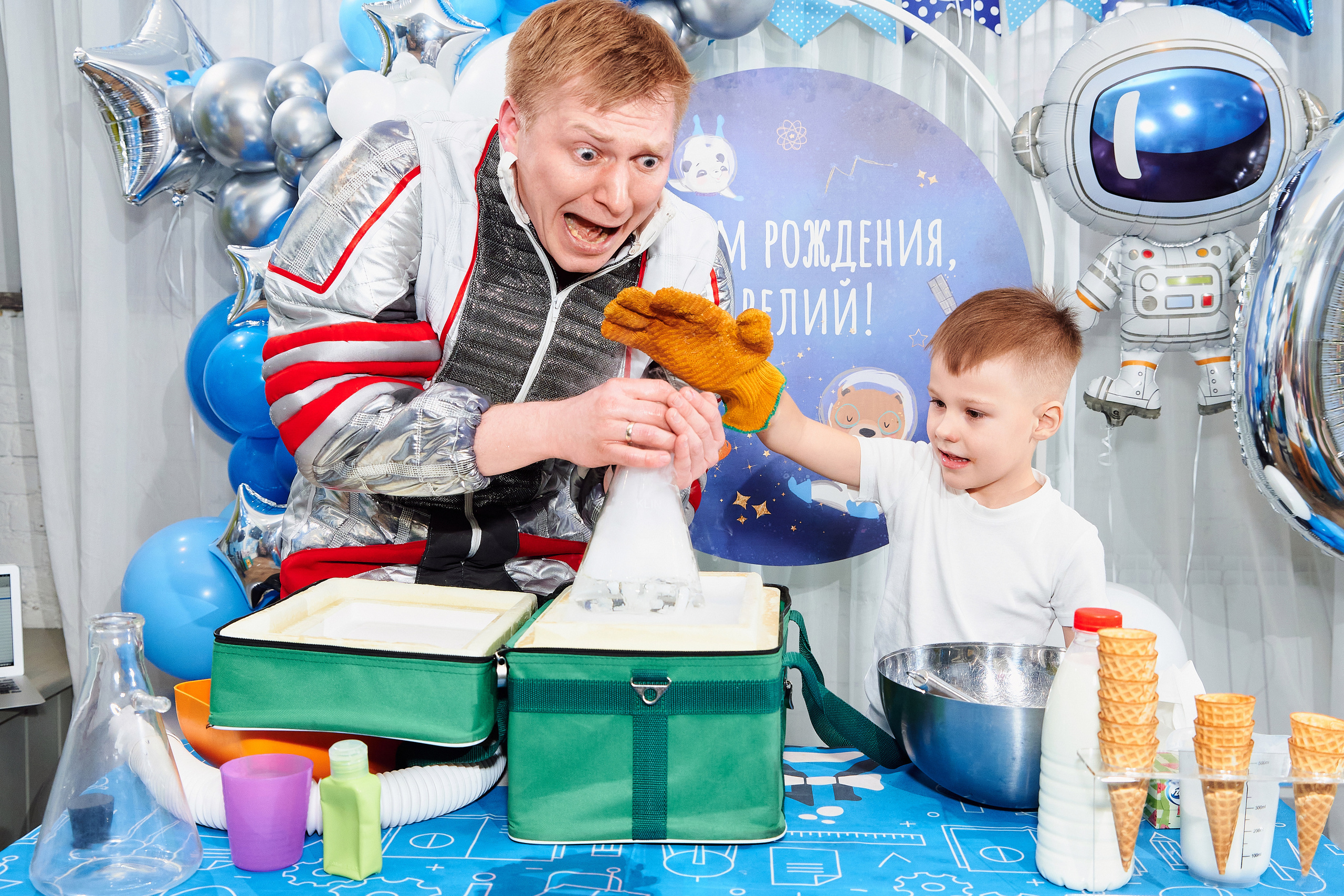 Репортажная фотосъёмка детских праздников. Фоторепортаж детские праздники. Репортажный детский фотограф Георгий Коненков. Goganaft goganaft.ru 