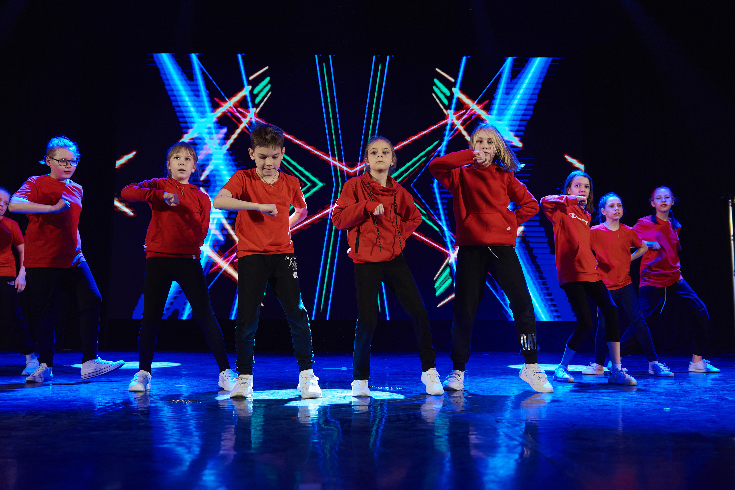 Фоторепортаж с концерта. Танцевальная студия. Репортажный фотограф Георгий Коненков. Репортажная фотосъемка мероприятий. Goganaft.