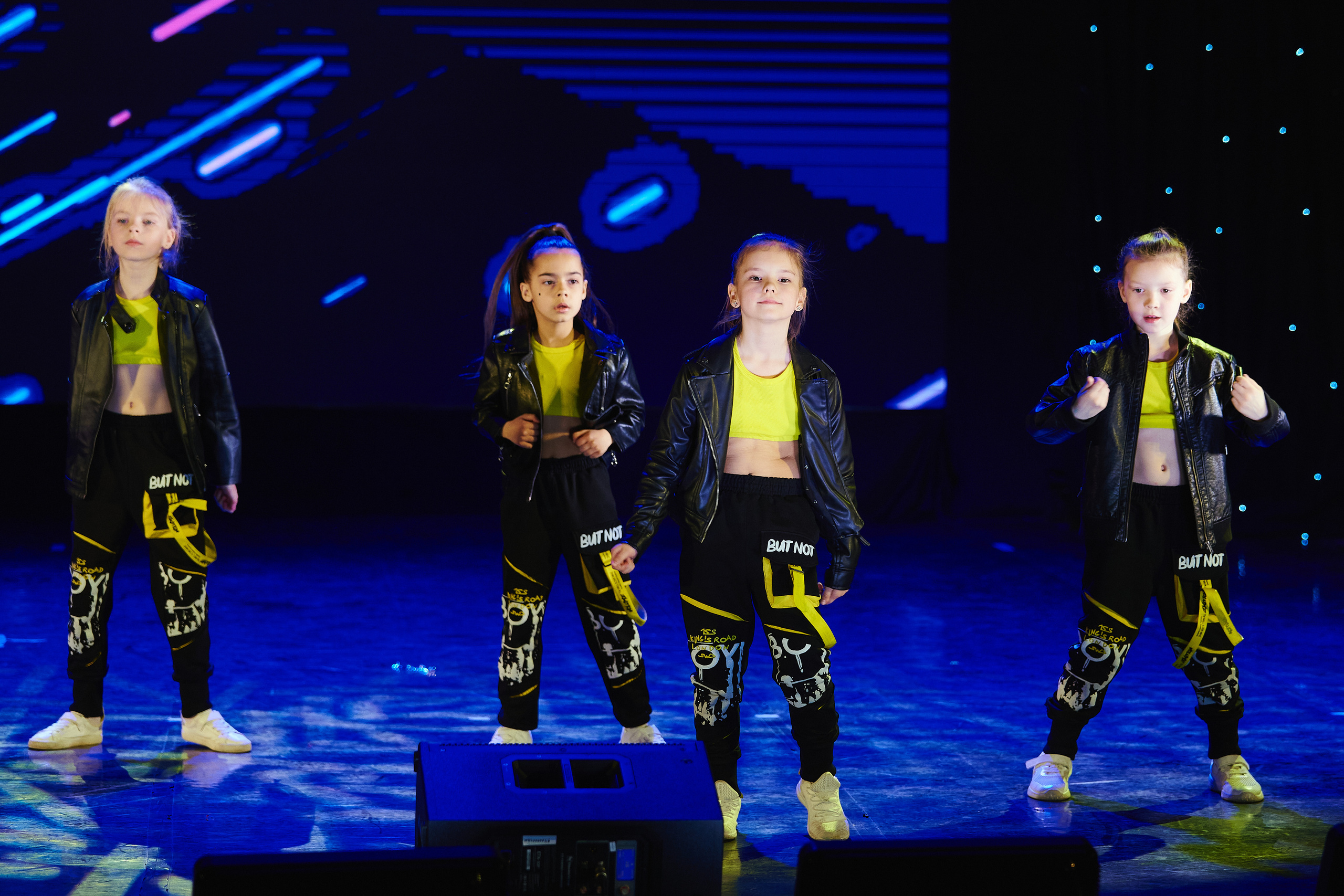 Фоторепортаж с концерта. Танцевальная студия. Репортажный фотограф Георгий Коненков. Репортажная фотосъемка мероприятий. Goganaft.