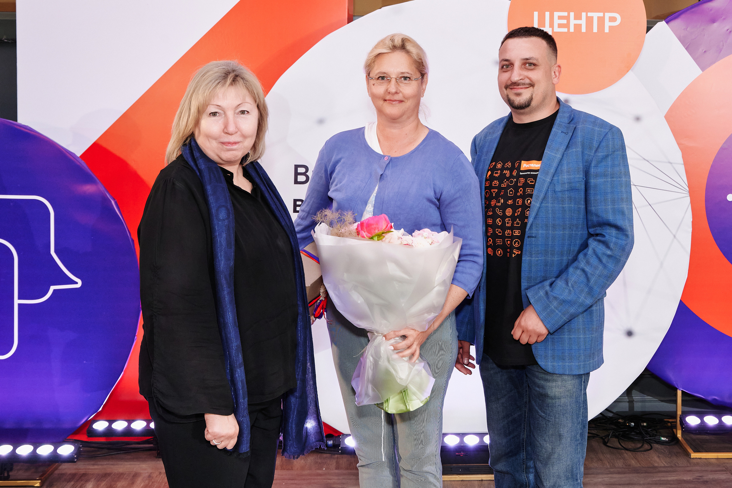 Репортажная фотосъёмка для ПАО «Ростелеком». XI конкурс журналистов и блогеров «Вместе в цифровое будущее». Фоторепортаж взрослые праздники, банкеты, корпоративы. Репортажный фотограф Георгий Коненков. Репортажная фотосъемка мероприятий. Goganaft.