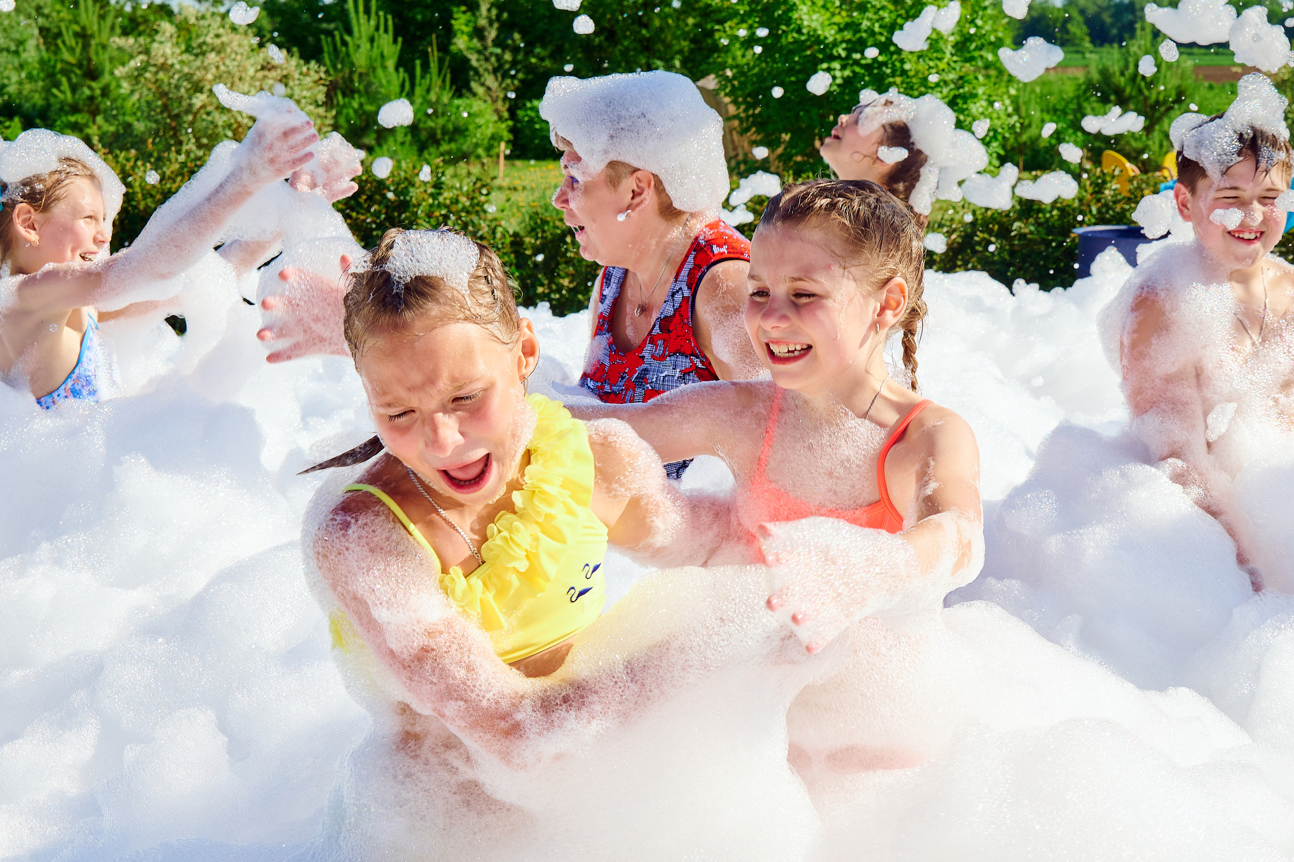 Фоторепортаж детские праздники. Репортажный детский фотограф Георгий Коненков. Пенная вечеринка. Goganaft goganaft.ru