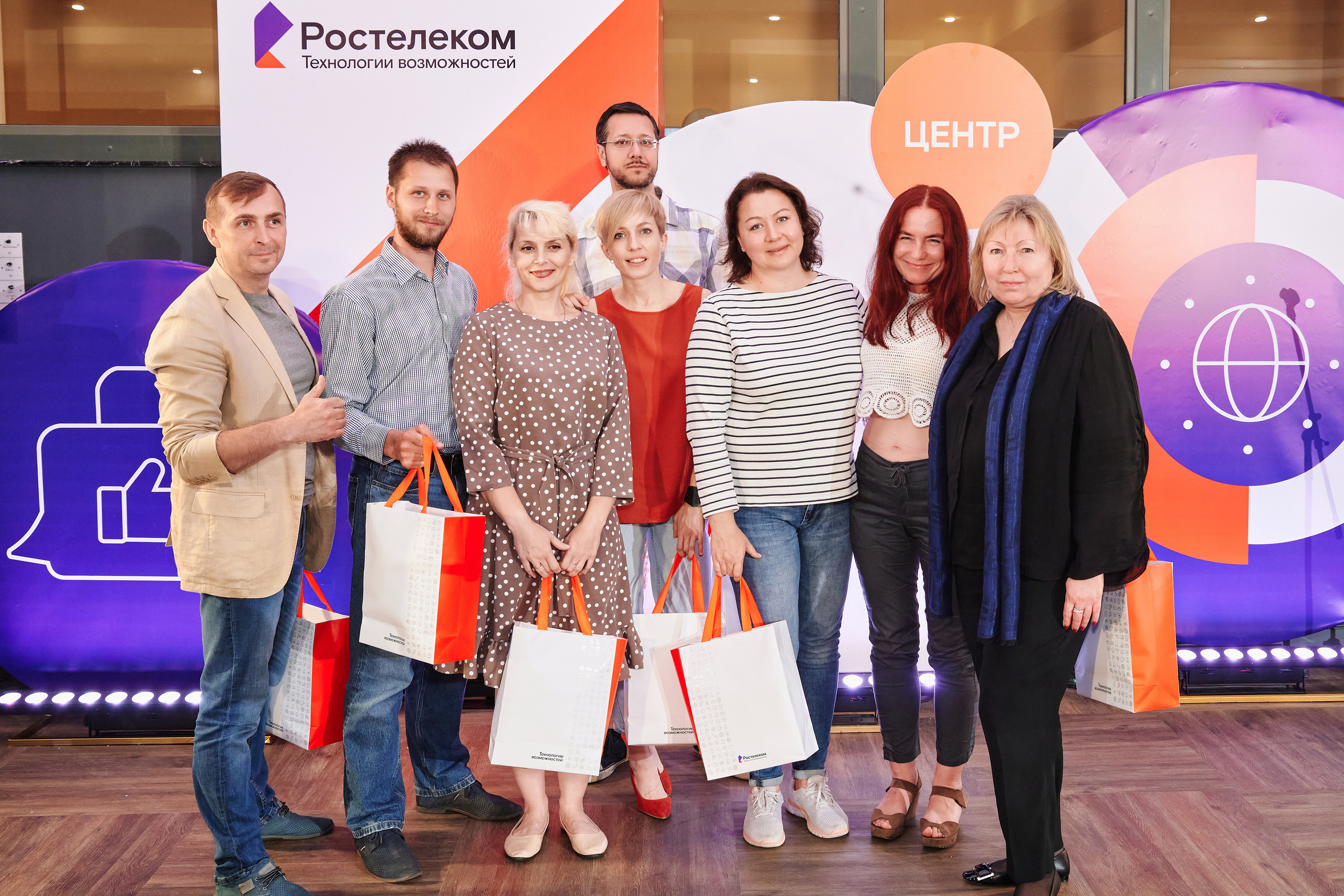 Репортажная фотосъёмка для ПАО «Ростелеком». XI конкурс журналистов и блогеров «Вместе в цифровое будущее». Фоторепортаж взрослые праздники, банкеты, корпоративы. Репортажный фотограф Георгий Коненков. Репортажная фотосъемка мероприятий. Goganaft.