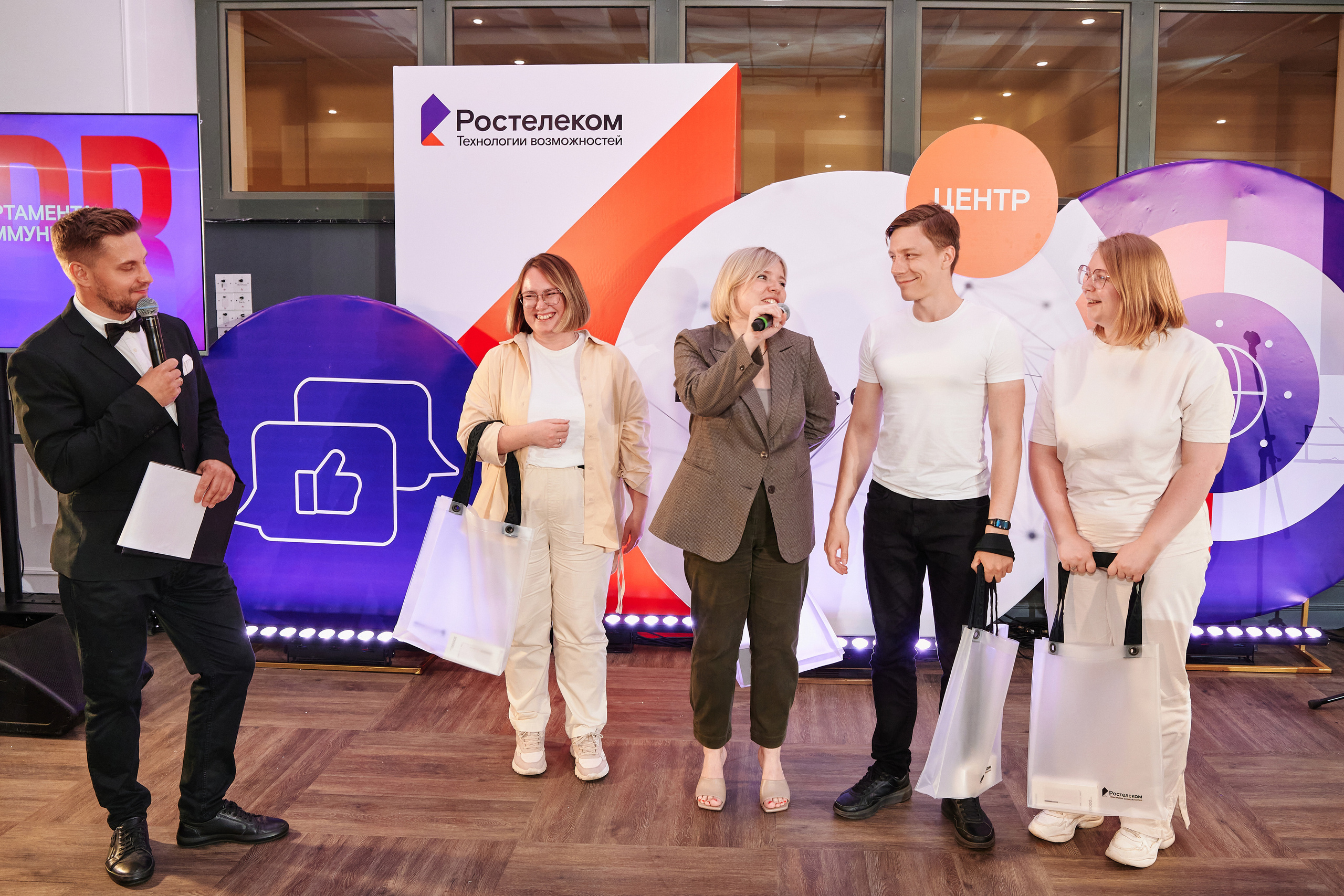 Репортажная фотосъёмка для ПАО «Ростелеком». XI конкурс журналистов и блогеров «Вместе в цифровое будущее». Фоторепортаж взрослые праздники, банкеты, корпоративы. Репортажный фотограф Георгий Коненков. Репортажная фотосъемка мероприятий. Goganaft.