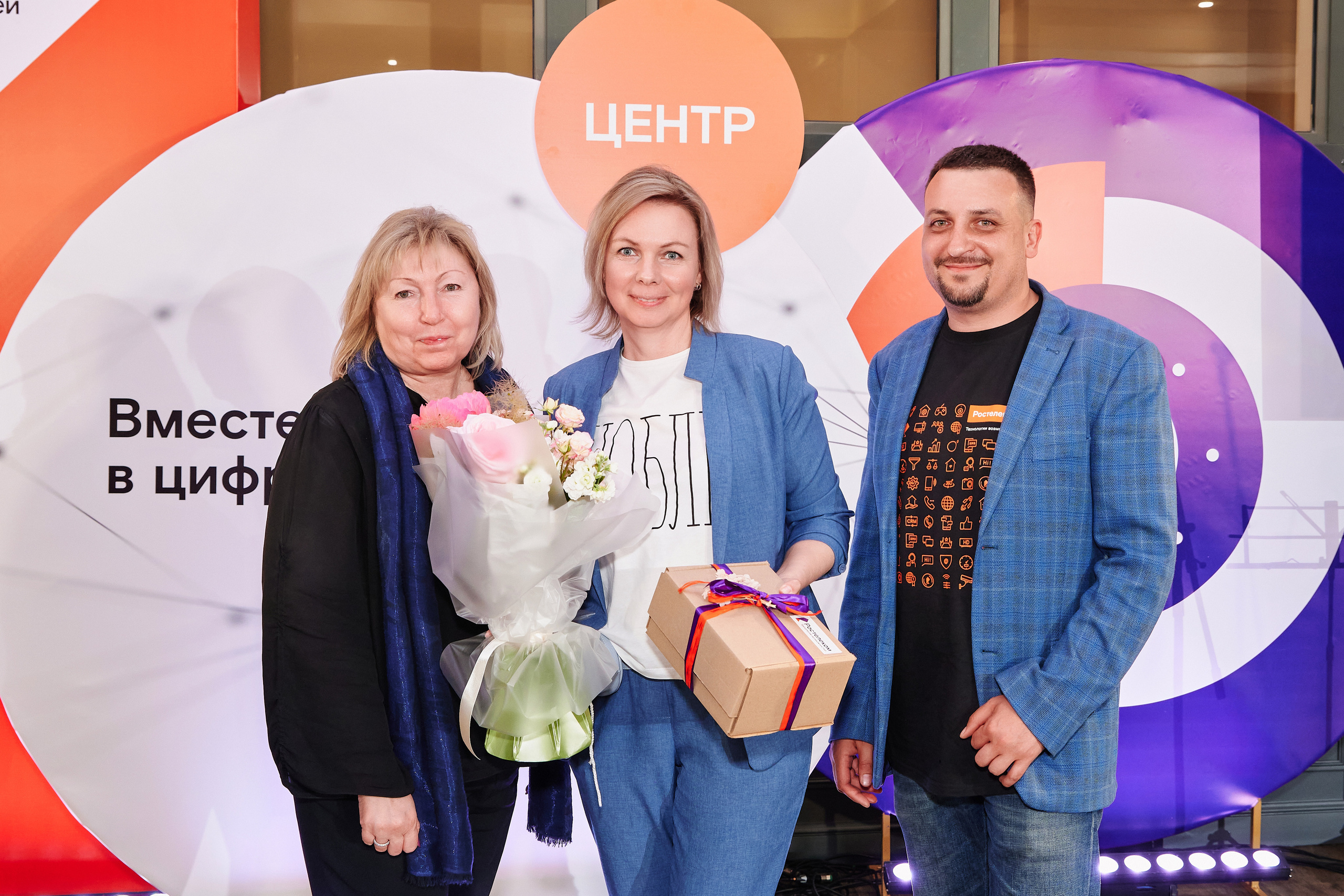 Репортажная фотосъёмка для ПАО «Ростелеком». XI конкурс журналистов и блогеров «Вместе в цифровое будущее». Фоторепортаж взрослые праздники, банкеты, корпоративы. Репортажный фотограф Георгий Коненков. Репортажная фотосъемка мероприятий. Goganaft.