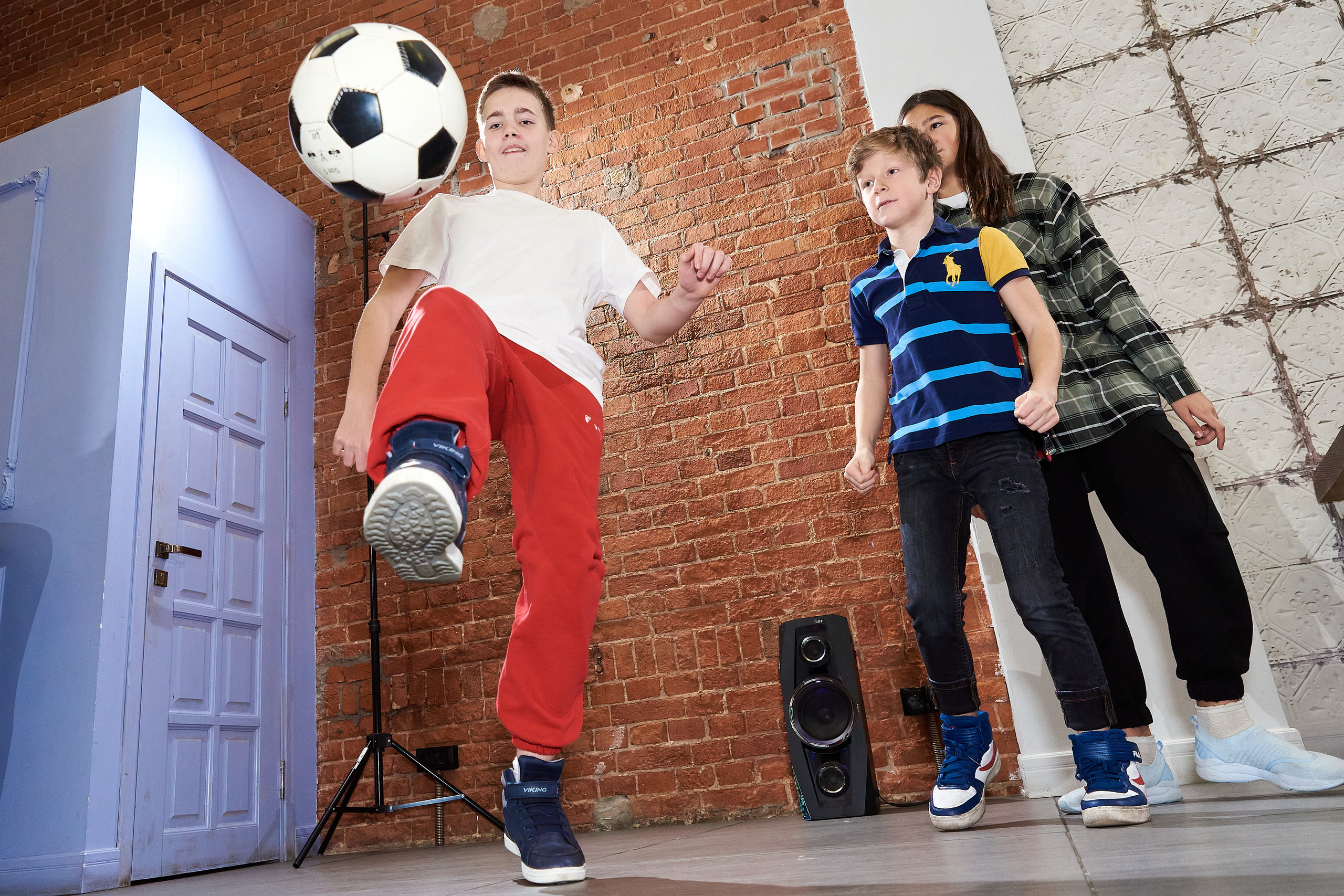 Репортажная фотосъёмка детских праздников. Фоторепортаж детские праздники. Репортажный детский фотограф Георгий Коненков. Футбольный фристайл. Goganaft goganaft.ru 