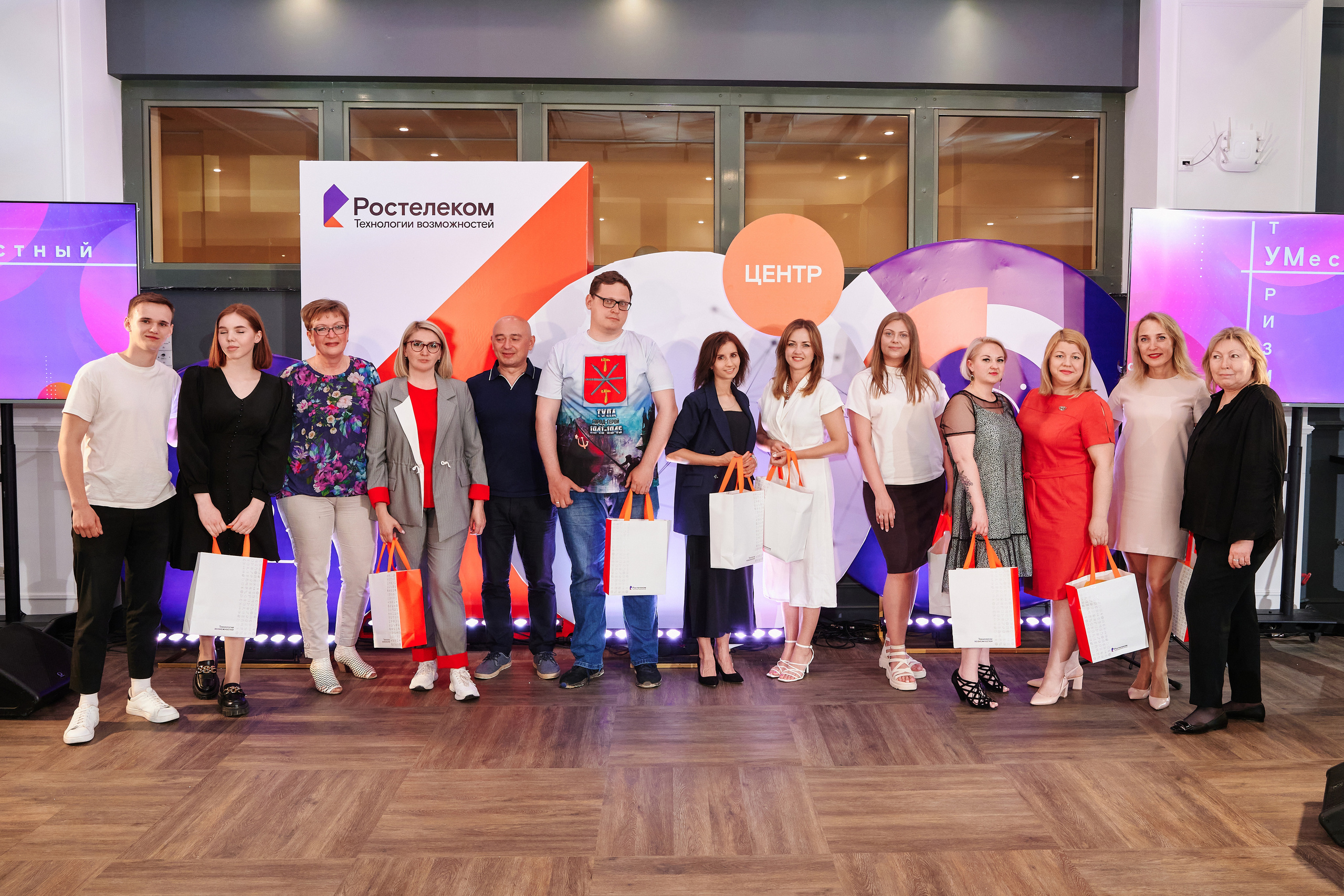 Репортажная фотосъёмка для ПАО «Ростелеком». XI конкурс журналистов и блогеров «Вместе в цифровое будущее». Фоторепортаж взрослые праздники, банкеты, корпоративы. Репортажный фотограф Георгий Коненков. Репортажная фотосъемка мероприятий. Goganaft.