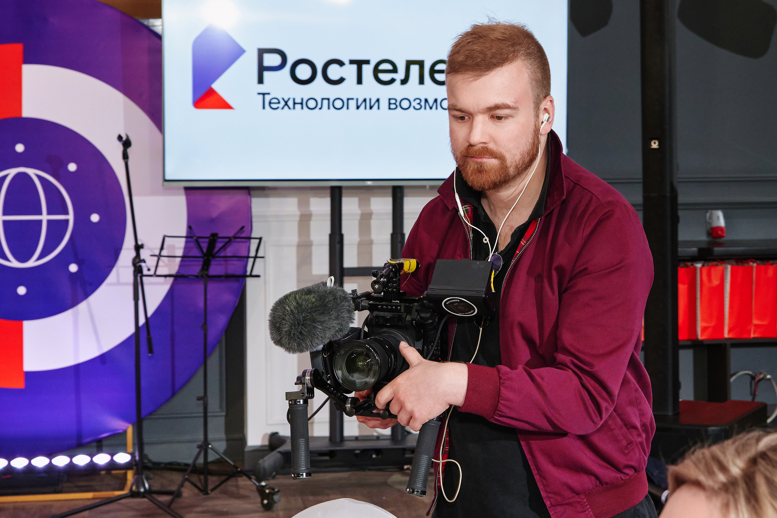 Репортажная фотосъёмка для ПАО «Ростелеком». XI конкурс журналистов и блогеров «Вместе в цифровое будущее». Фоторепортаж взрослые праздники, банкеты, корпоративы. Репортажный фотограф Георгий Коненков. Репортажная фотосъемка мероприятий. Goganaft.