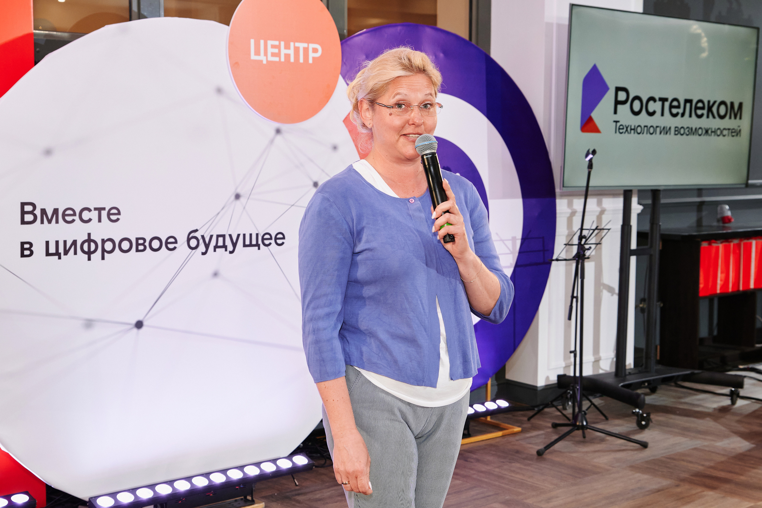 Репортажная фотосъёмка для ПАО «Ростелеком». XI конкурс журналистов и блогеров «Вместе в цифровое будущее». Фоторепортаж взрослые праздники, банкеты, корпоративы. Репортажный фотограф Георгий Коненков. Репортажная фотосъемка мероприятий. Goganaft.