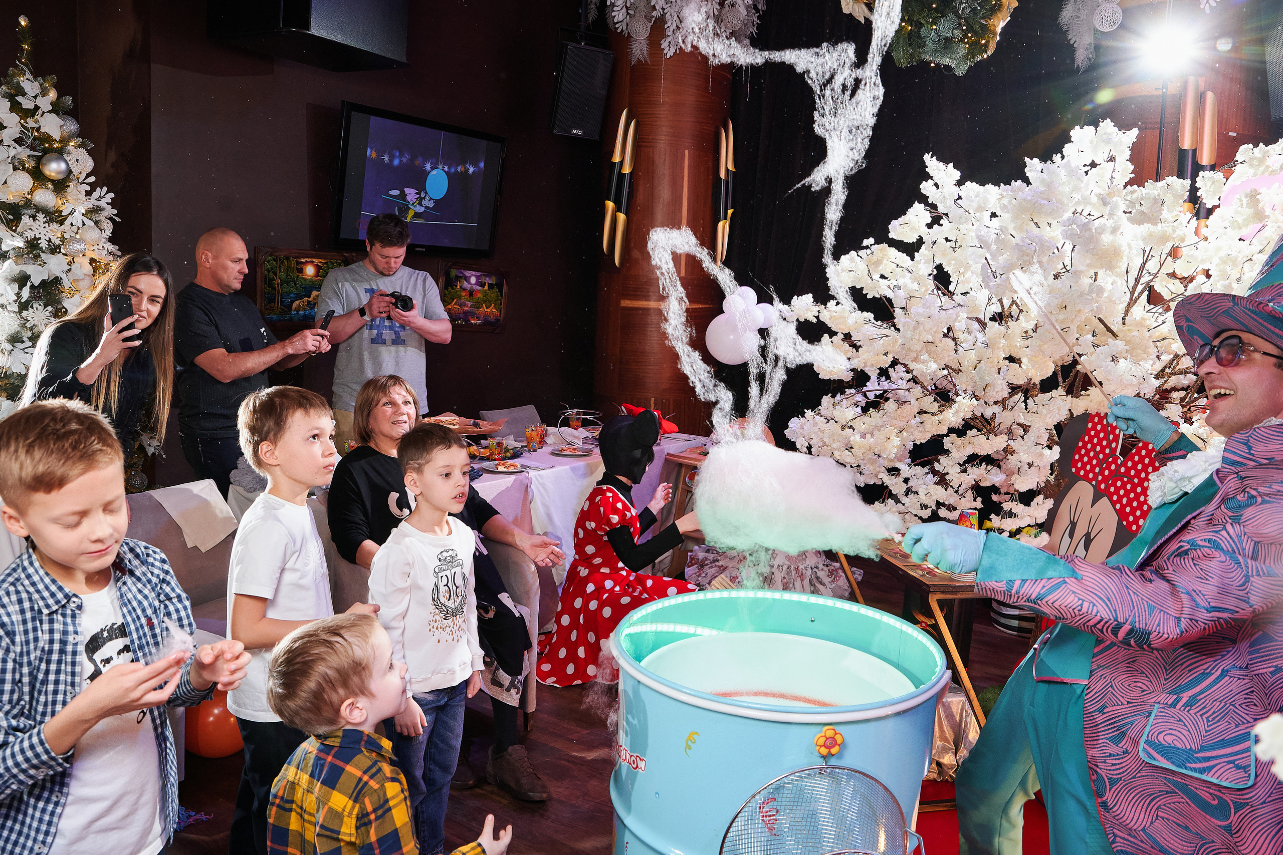 Фоторепортаж детские праздники. Репортажный детский фотограф Георгий Коненков. Goganaft goganaft.ru Шоу сладкой ваты