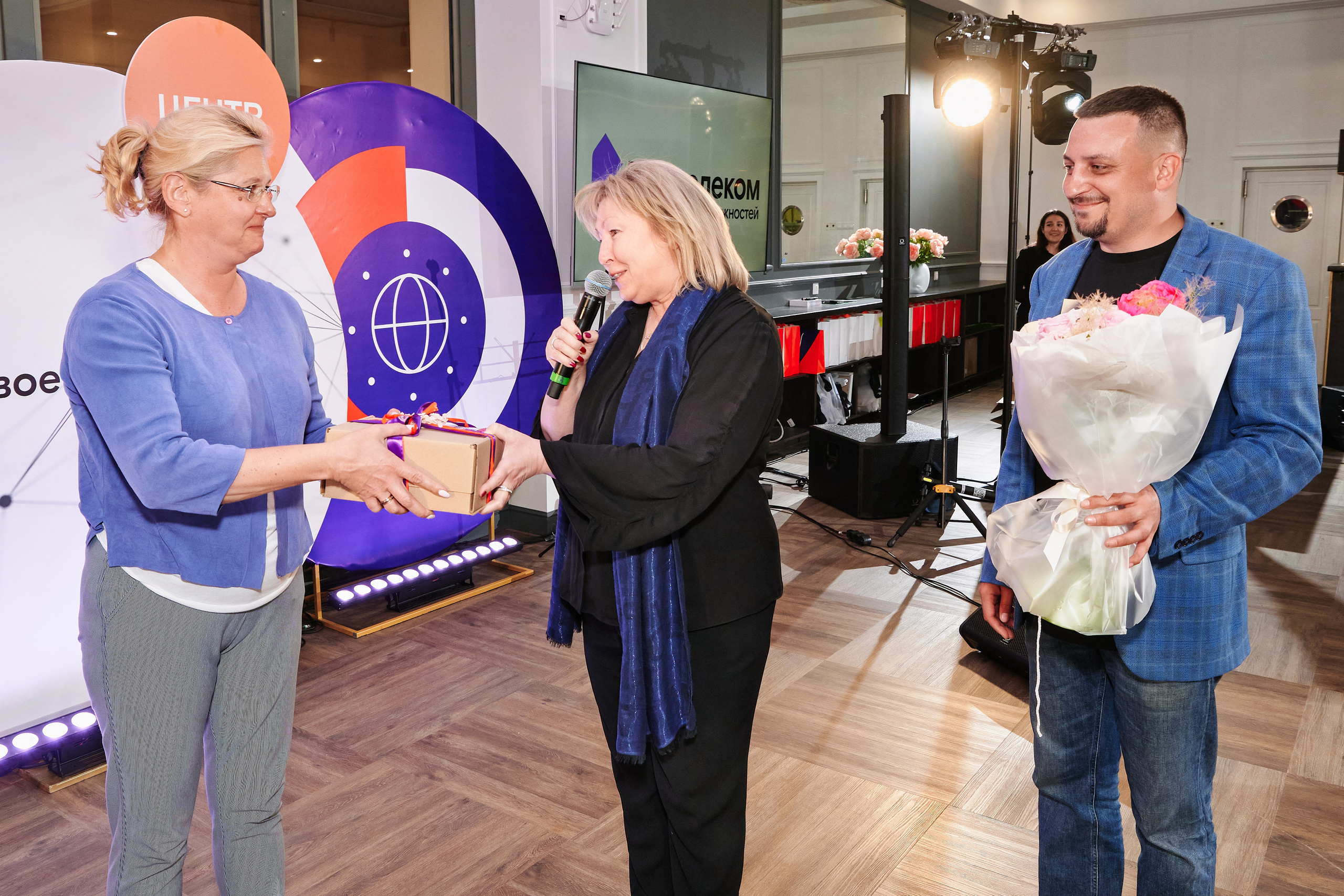 Репортажная фотосъёмка для ПАО «Ростелеком». XI конкурс журналистов и блогеров «Вместе в цифровое будущее». Фоторепортаж взрослые праздники, банкеты, корпоративы. Репортажный фотограф Георгий Коненков. Репортажная фотосъемка мероприятий. Goganaft.