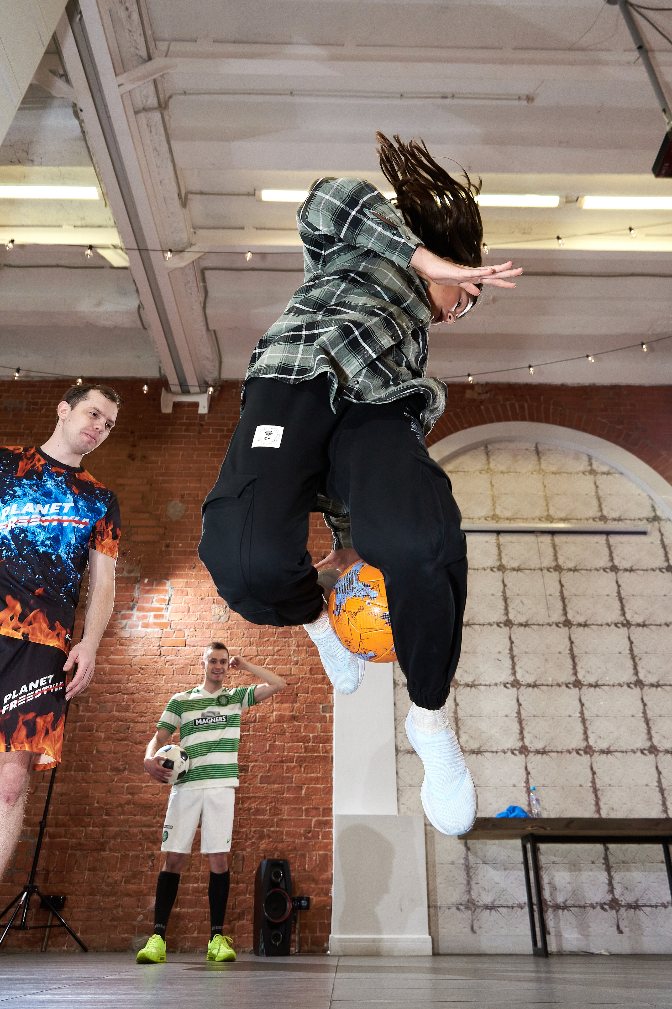 Репортажная фотосъёмка детских праздников. Фоторепортаж детские праздники. Репортажный детский фотограф Георгий Коненков. Футбольный фристайл. Goganaft goganaft.ru 