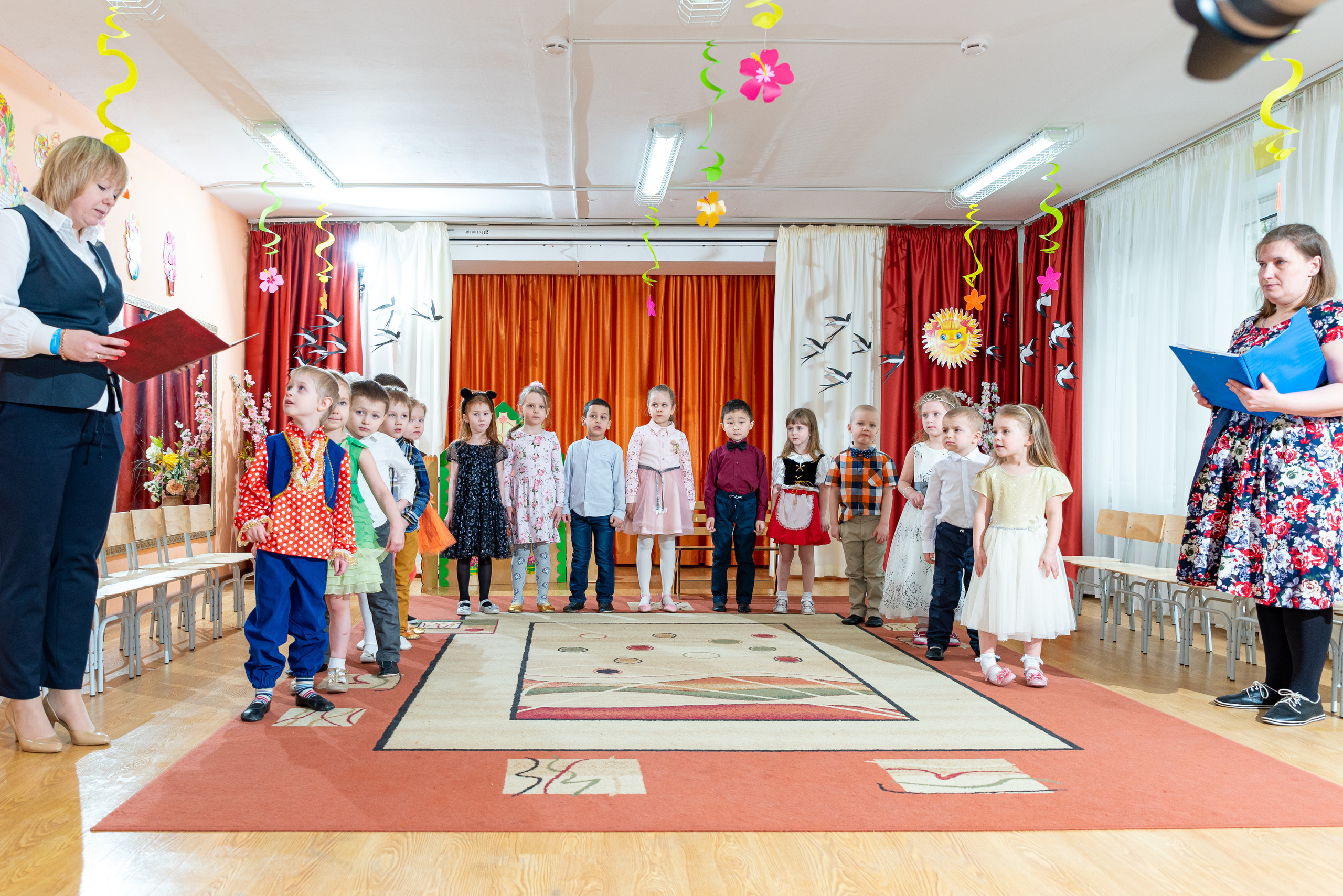 Фоторепортаж детские праздники. Утренник в детском саду. Выпускной в детском саду. Репортажный детский фотограф Георгий Коненков. Детский сад. Goganaft. 
