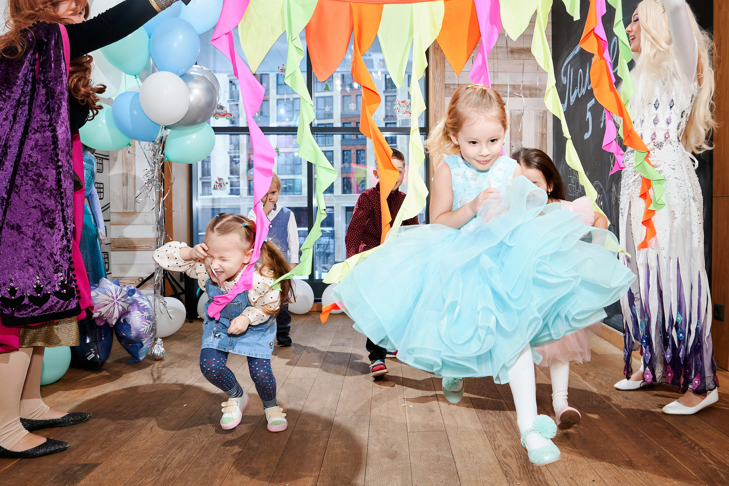 Репортажная фотосъёмка детских праздников. Фоторепортаж детские праздники. Репортажный детский фотограф Георгий Коненков. Goganaft goganaft.ru 