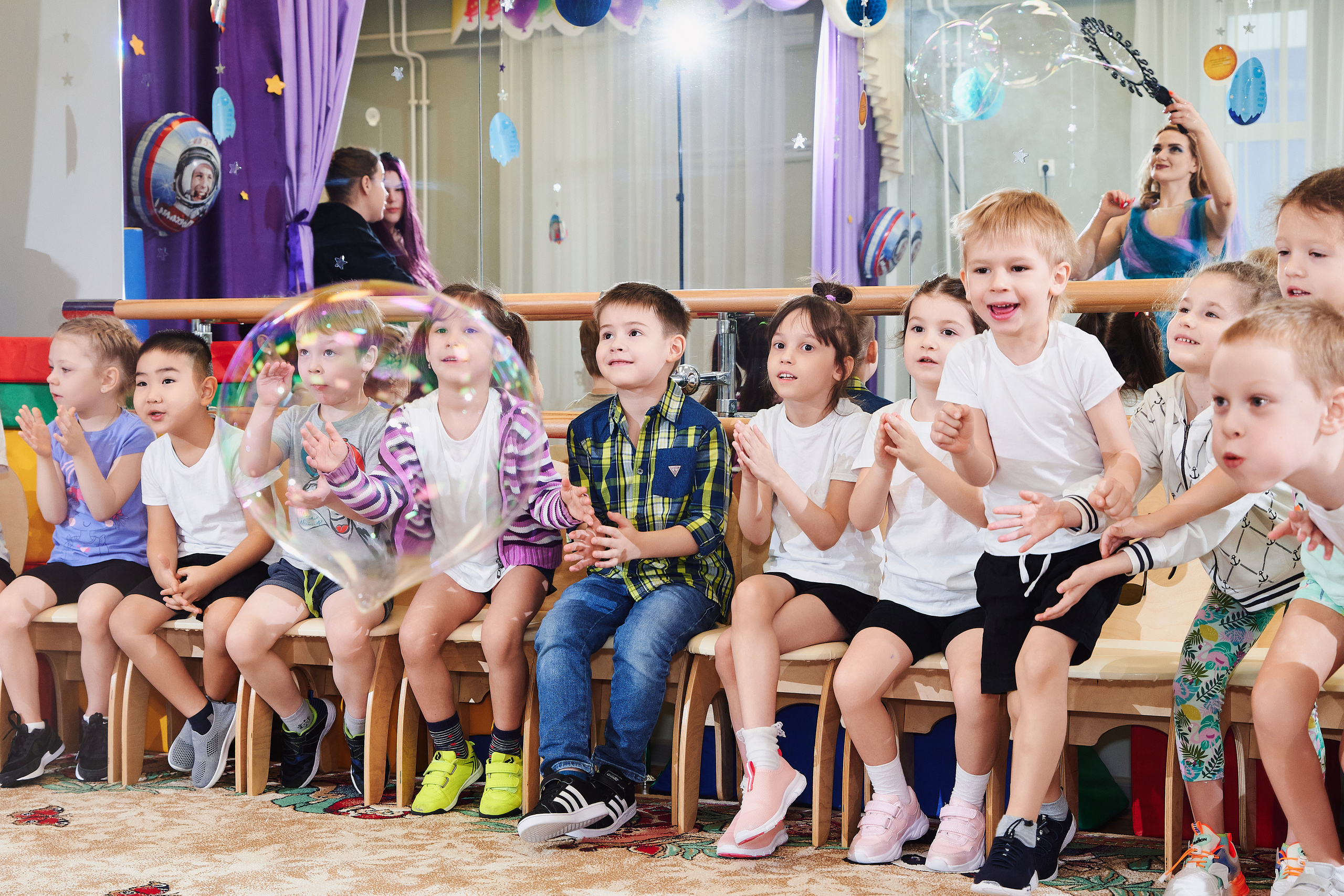 Репортажная фотосъёмка детских праздников. Фоторепортаж детские праздники. Репортажный детский фотограф Георгий Коненков. Goganaft goganaft.ru 