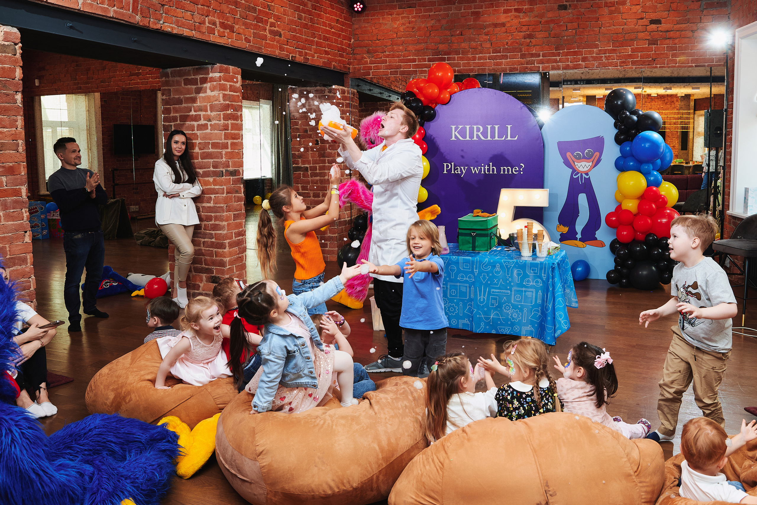 Репортажная фотосъёмка детских праздников. Фоторепортаж детские праздники. Репортажный детский фотограф Георгий Коненков. Goganaft goganaft.ru 