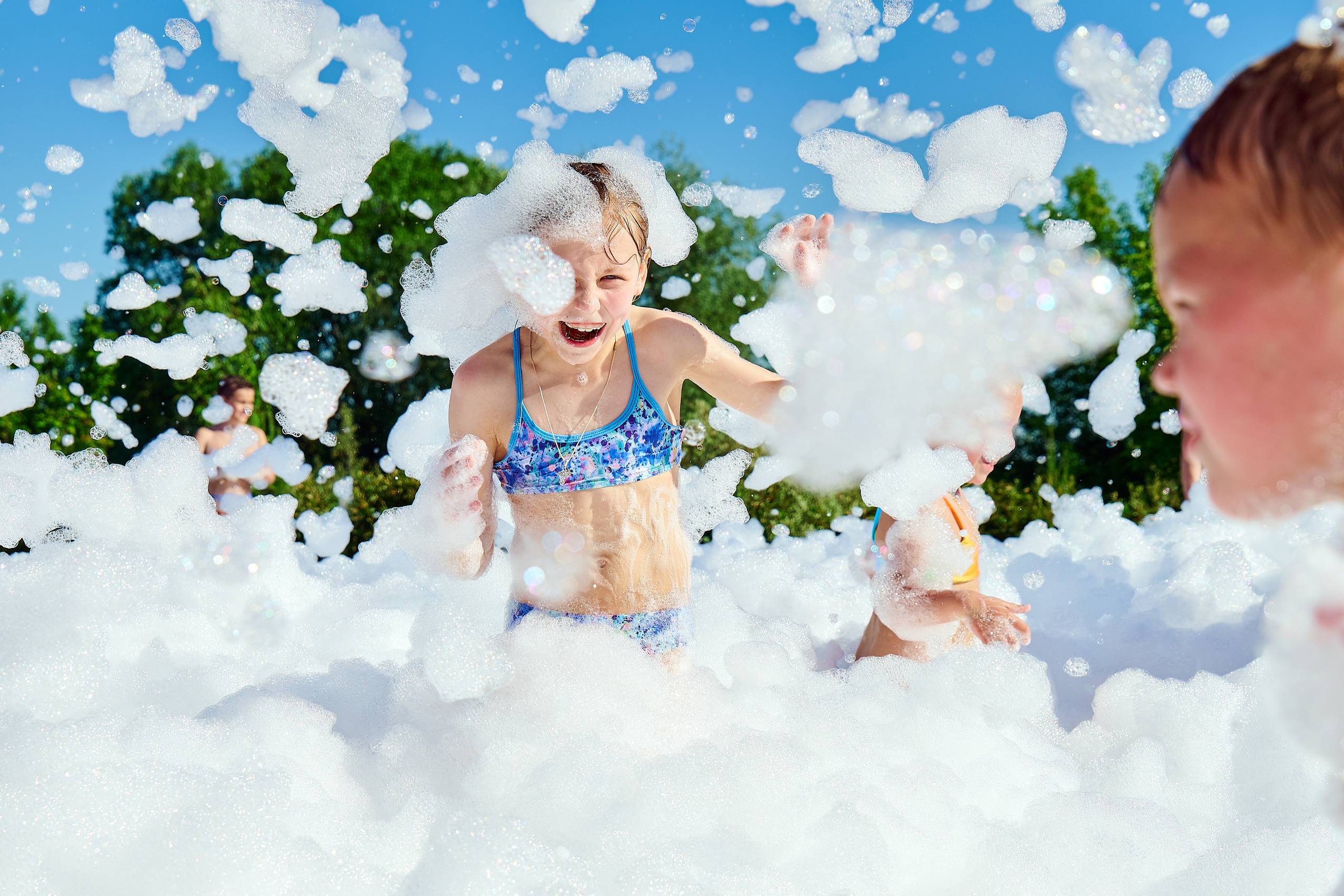 Фоторепортаж детские праздники. Репортажный детский фотограф Георгий Коненков. Пенная вечеринка. Goganaft goganaft.ru