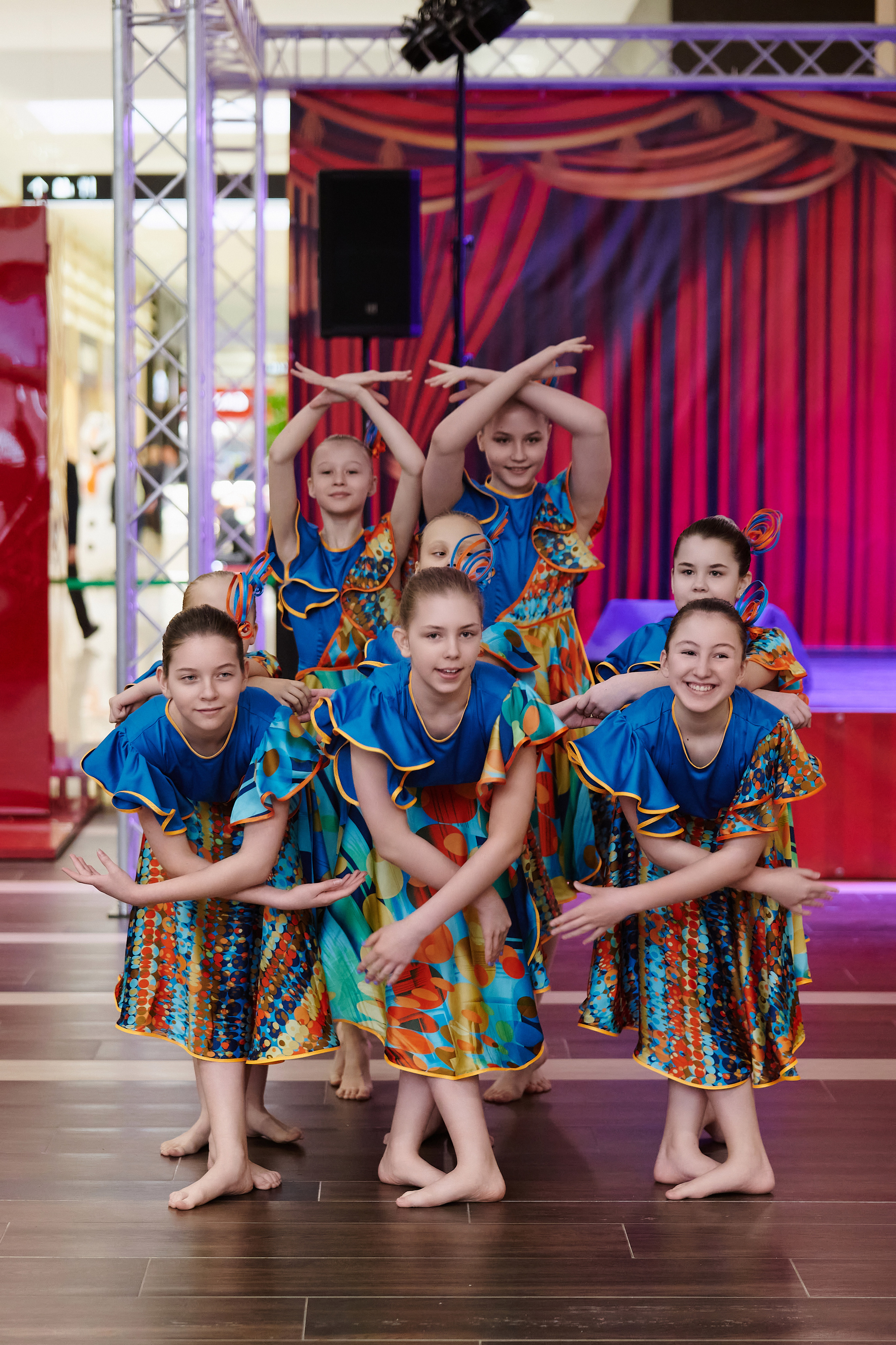 Фоторепортаж с концерта. Танцевальная студия. Репортажный фотограф Георгий Коненков. Репортажная фотосъемка мероприятий. Goganaft.