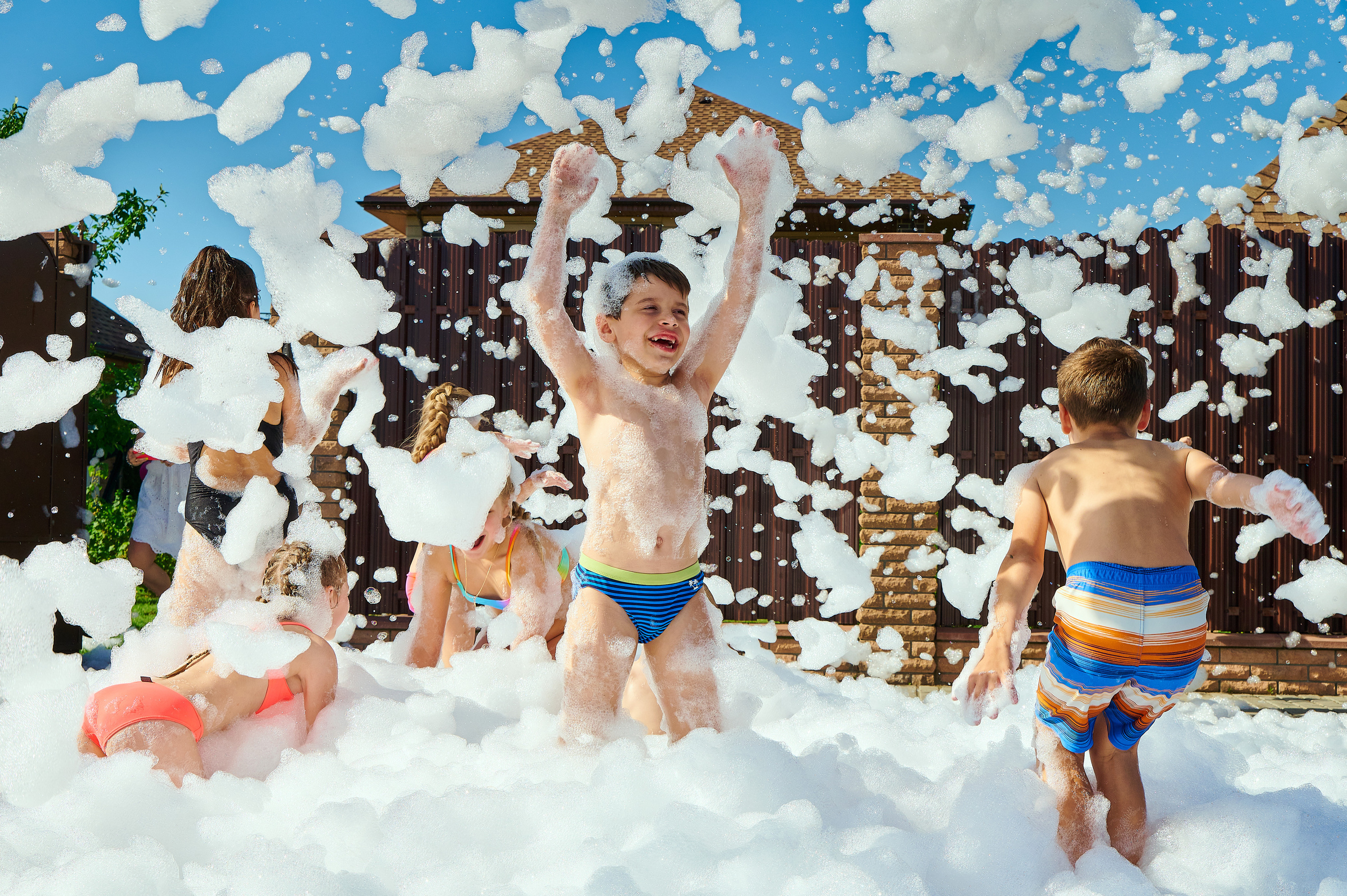 Фоторепортаж детские праздники. Репортажный детский фотограф Георгий Коненков. Пенная вечеринка. Goganaft goganaft.ru