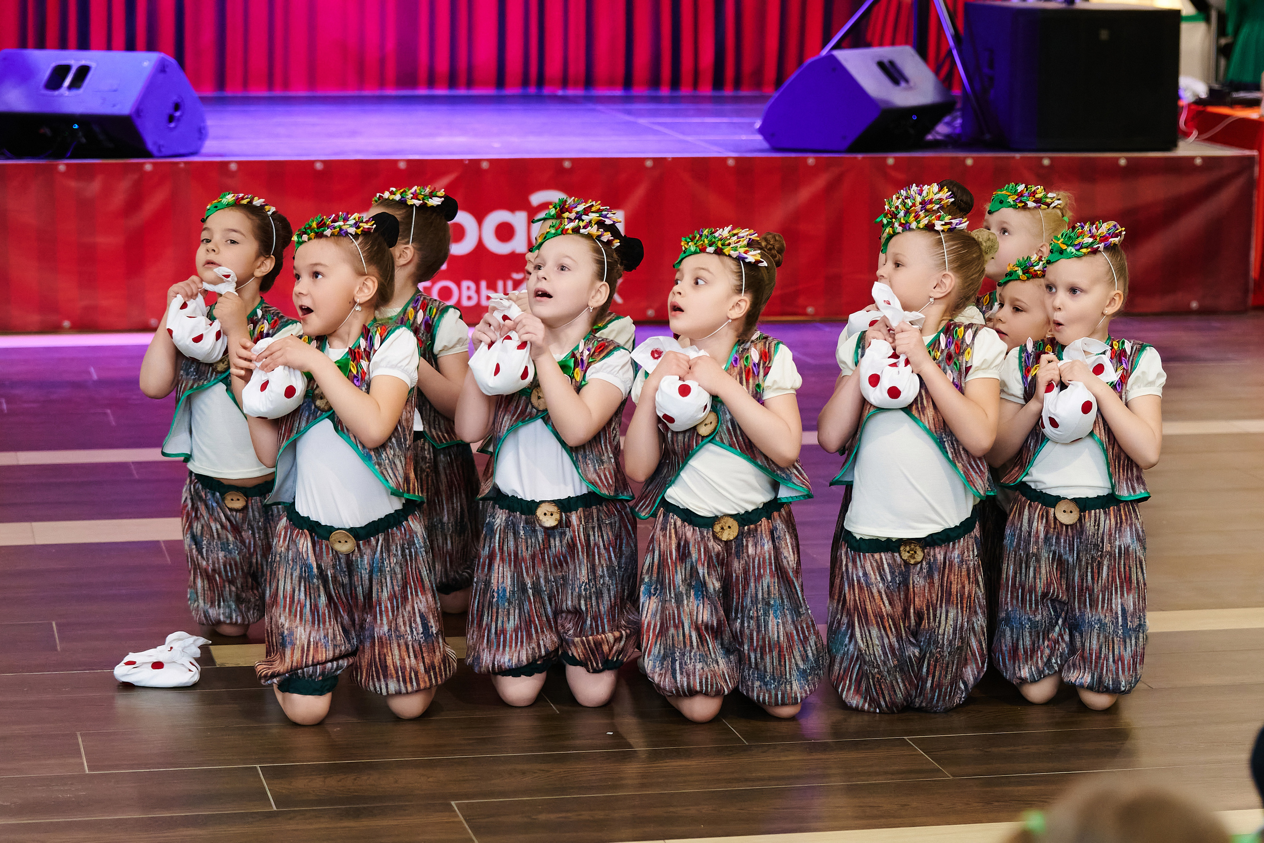 Фоторепортаж с концерта. Танцевальная студия. Репортажный фотограф Георгий Коненков. Репортажная фотосъемка мероприятий. Goganaft.