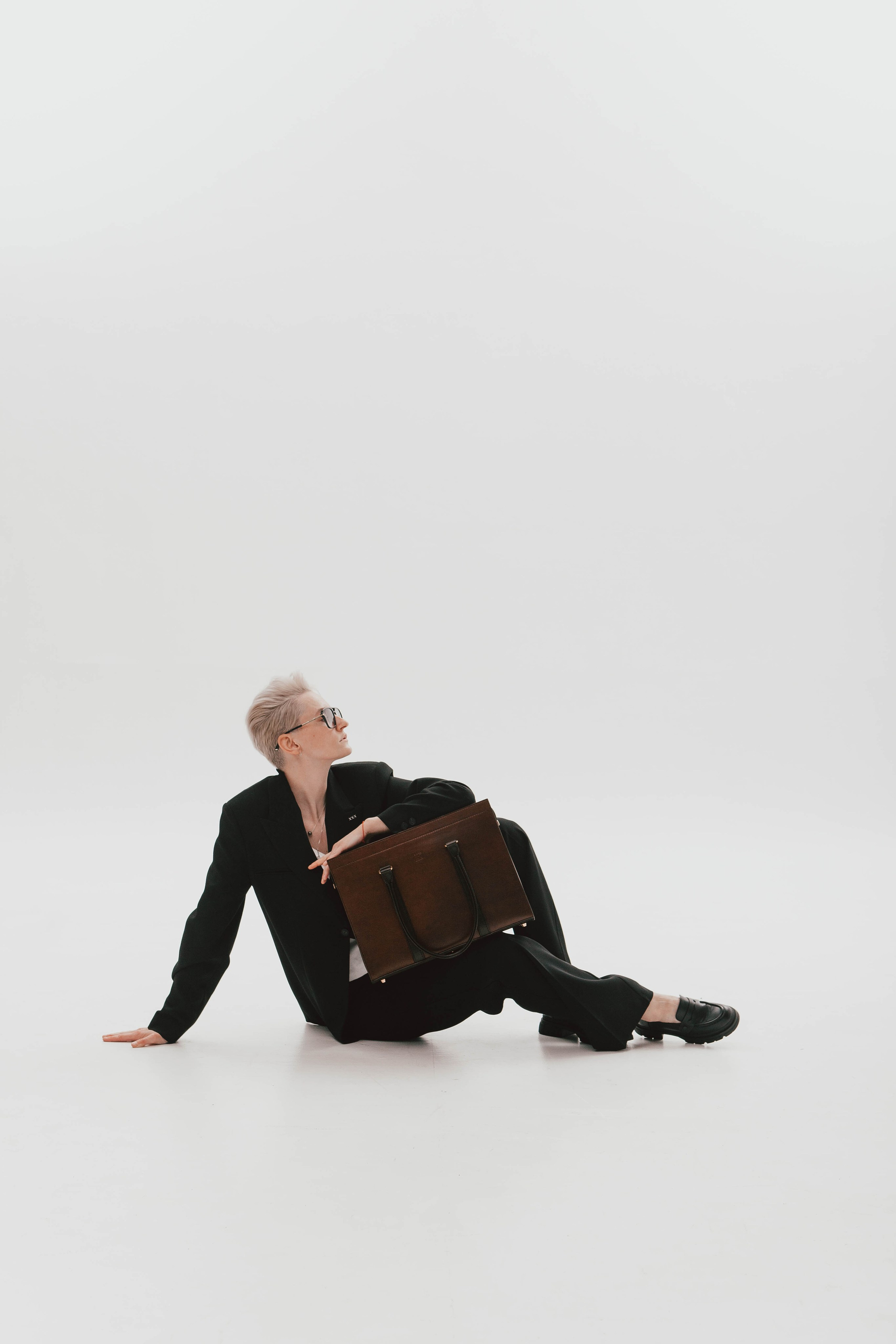 Анна Гречаная и изделие Дана Настаса 💼. Фотограф Ольга Крукле