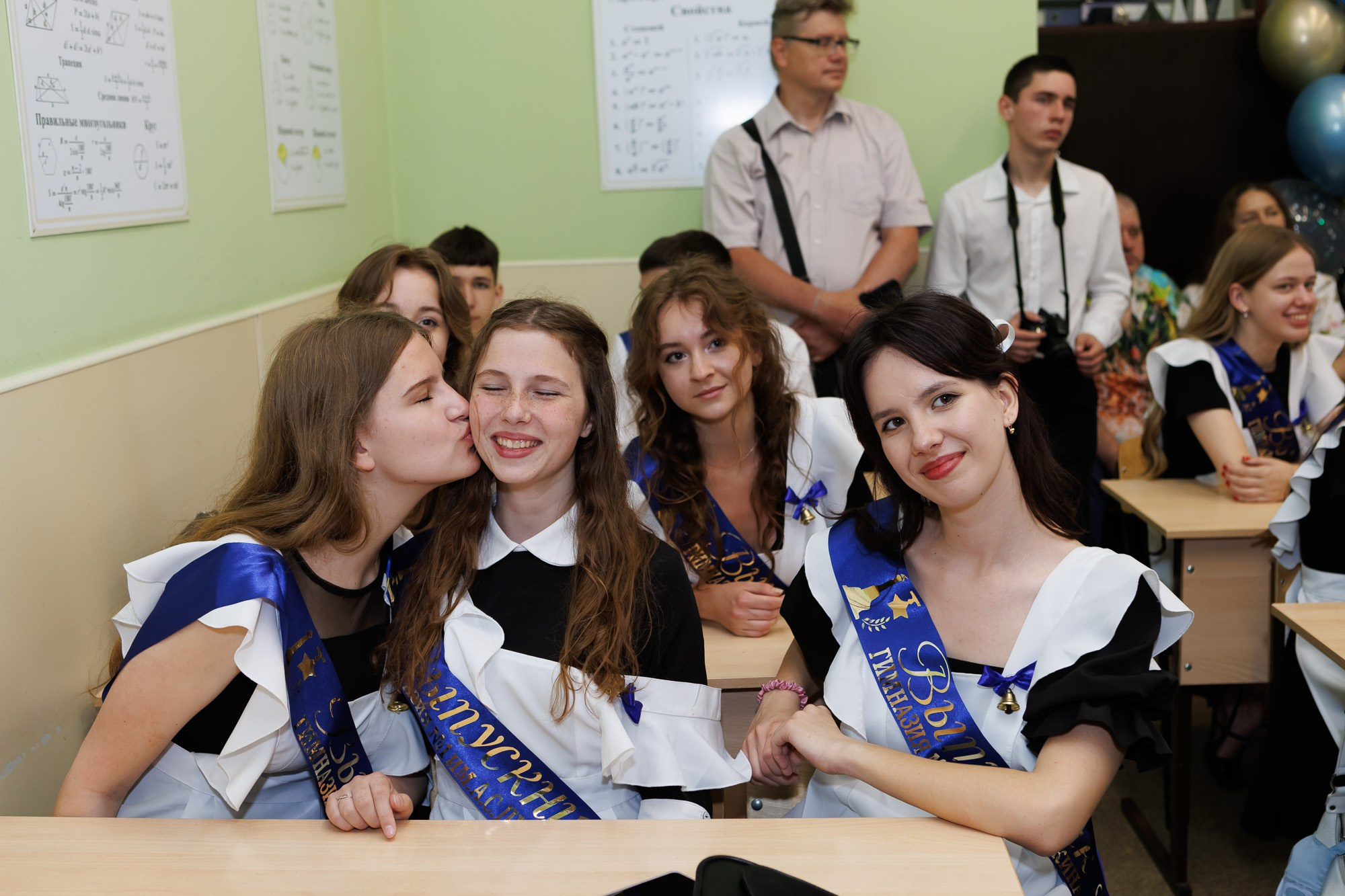 Последний звонок в Гимназии № 1, г. Севастополь. Свадебный фотограф, фотосъемка в Крыму, Севастополе, Симферополе, Ялте